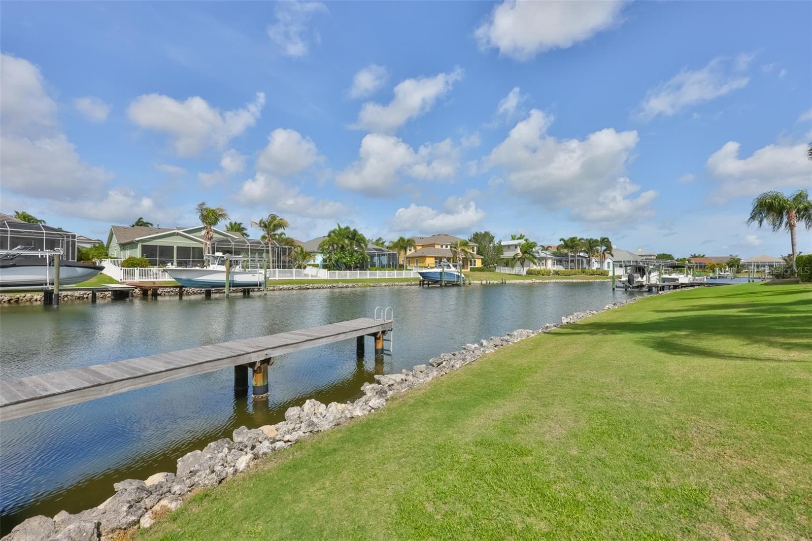 dock includes stainless step ladder for launching kayaks or SUPs - 5318 LOON NEST CT, APOLLO BEACH