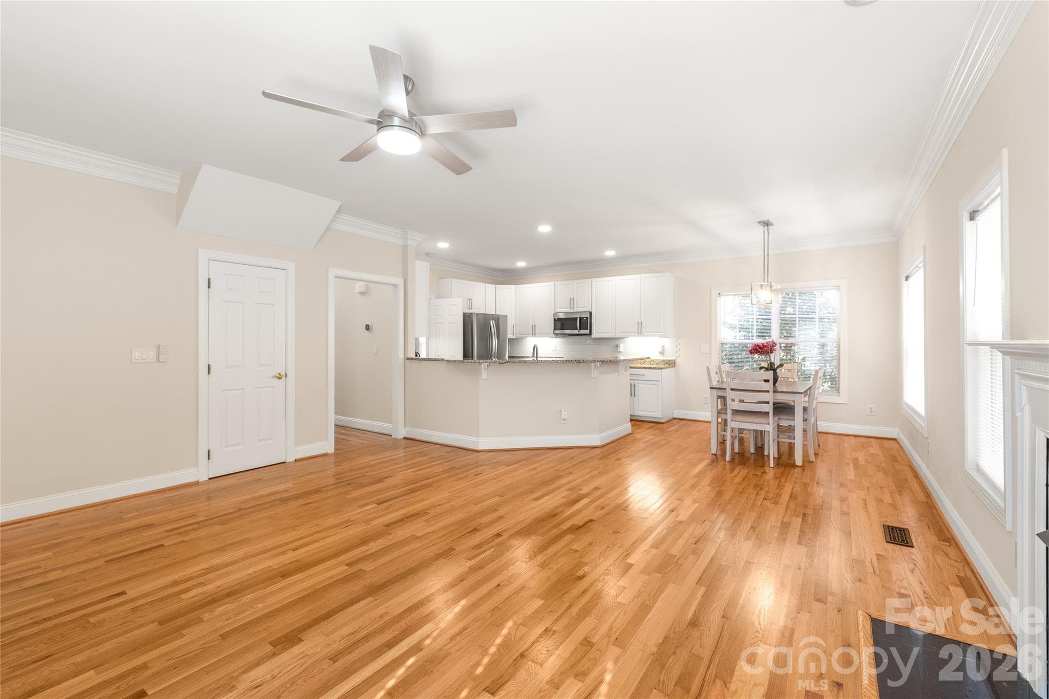 Single Family Residence at 14137 Wild Elm Road, Charlotte, photo 9 of 27