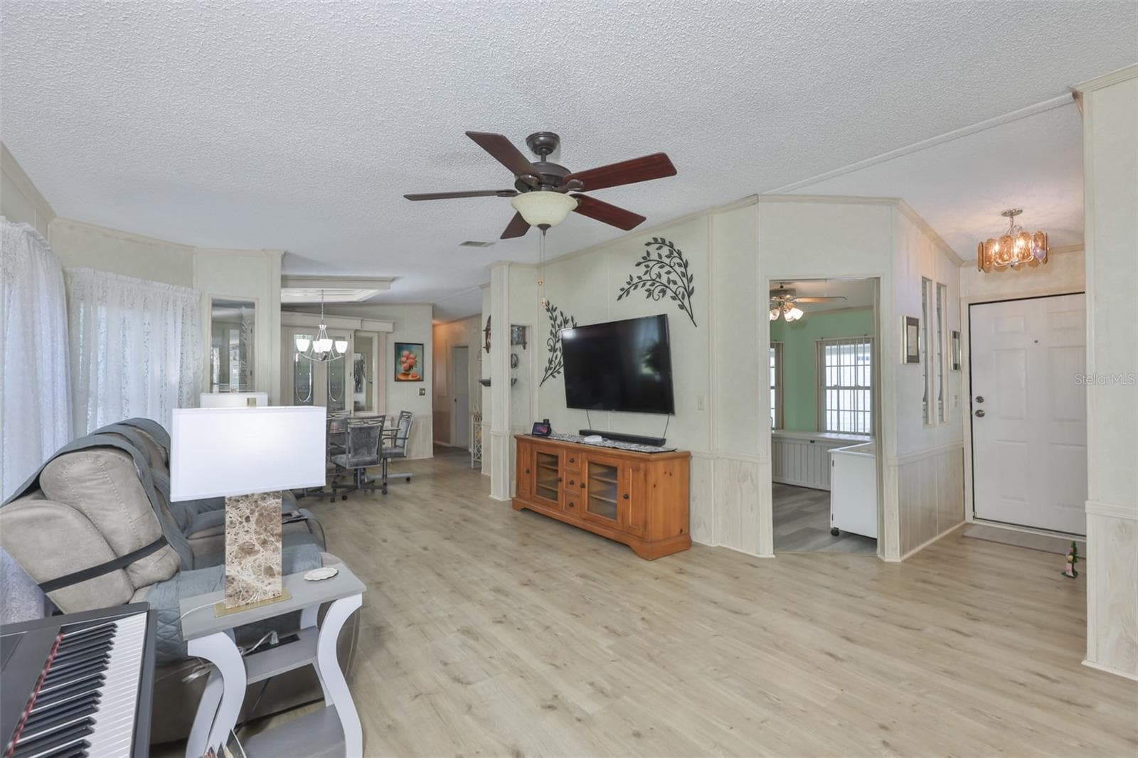 Manufactured Home at 192 S PORT ROYAL LN, APOLLO BEACH, photo 10 of 33