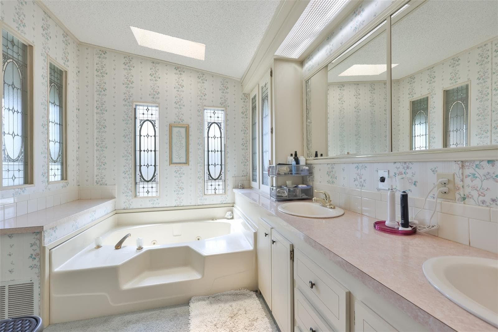 Manufactured Home at 192 S PORT ROYAL LN, APOLLO BEACH, photo 19 of 33