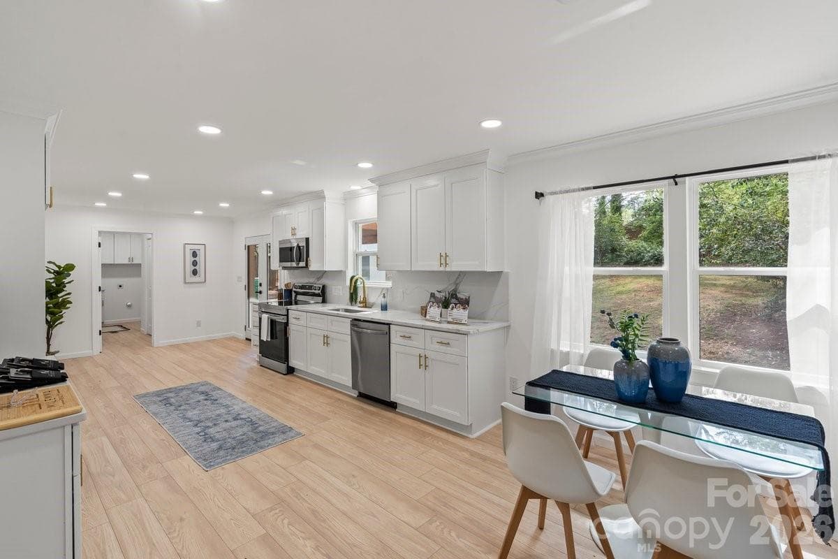 Single Family Residence at Charlotte, photo 9 of 48