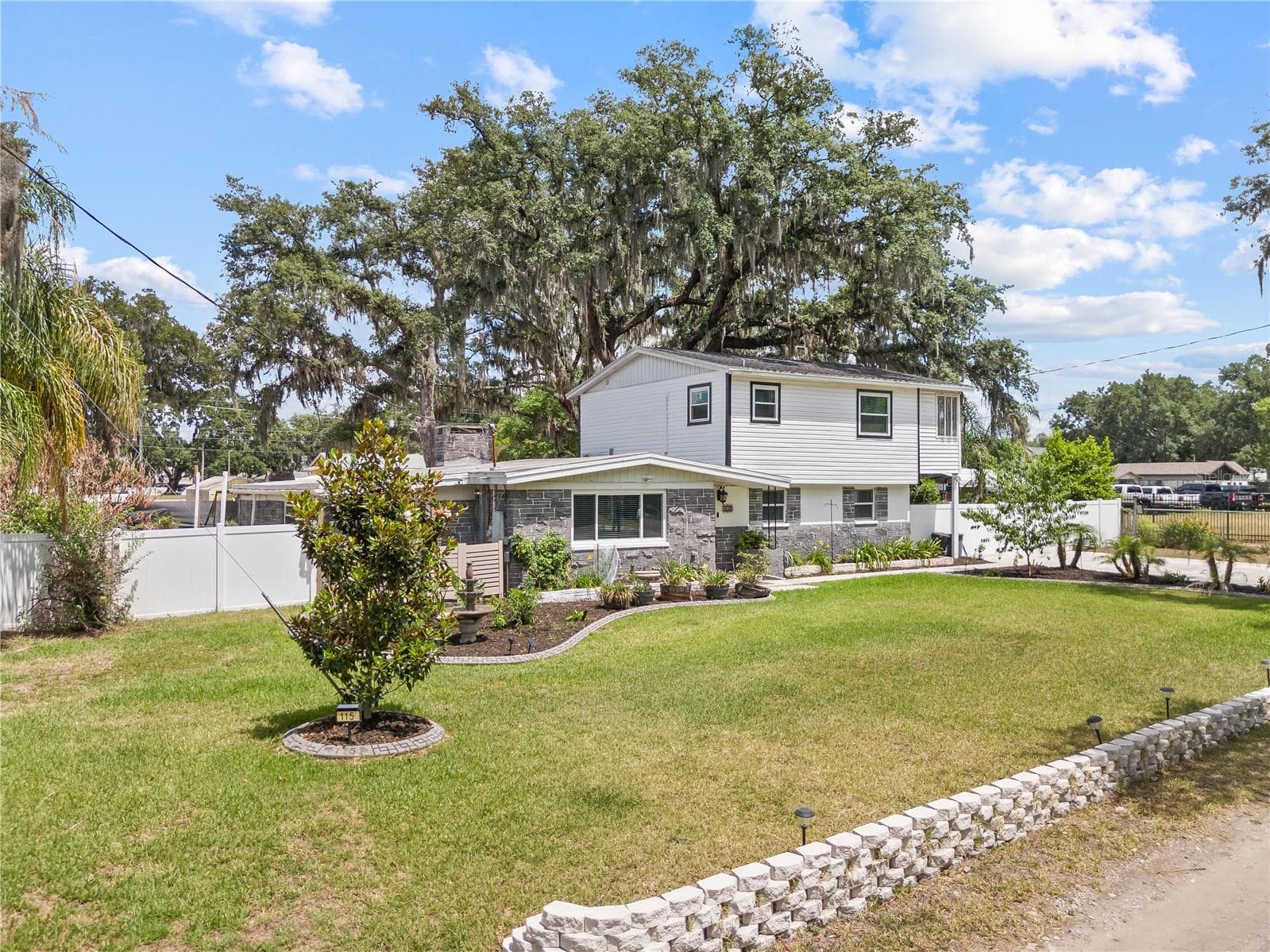 Single Family Residence at 115 TEN OAK PL, VALRICO, photo 2 of 42