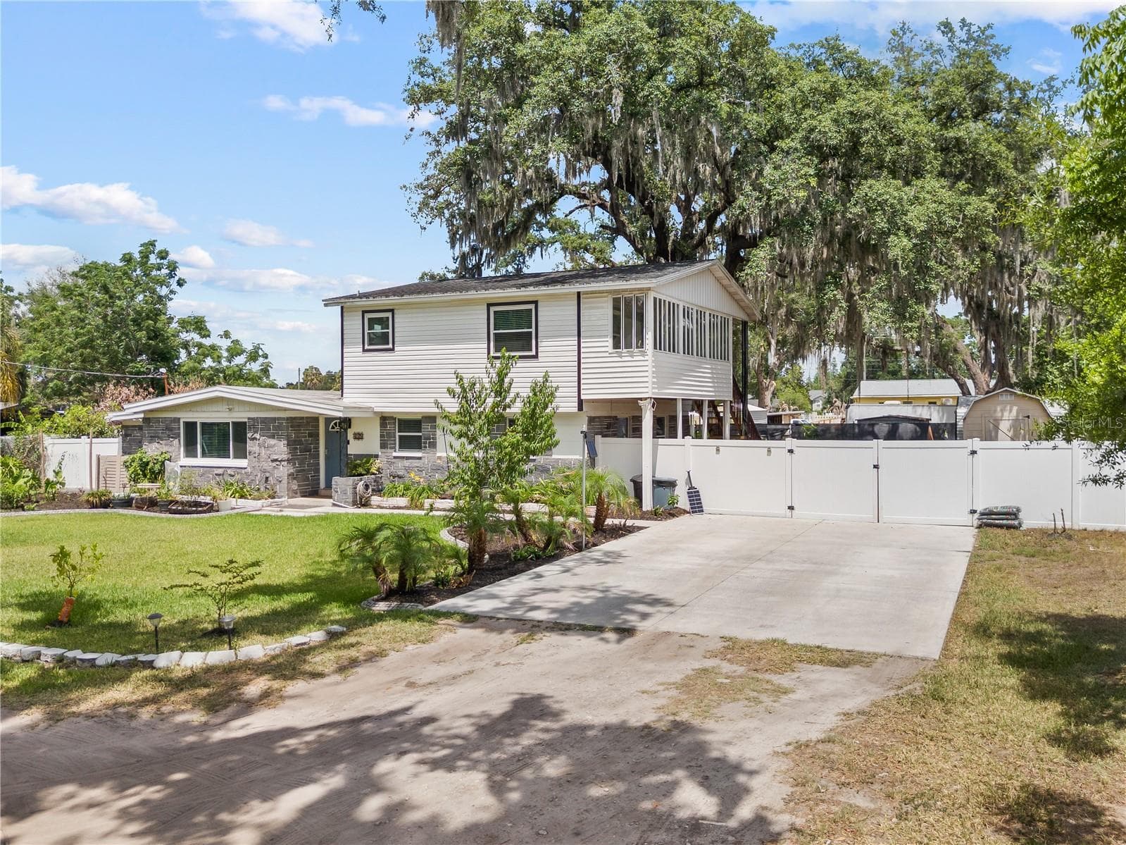 Single Family Residence at 115 TEN OAK PL, VALRICO, photo 3 of 42