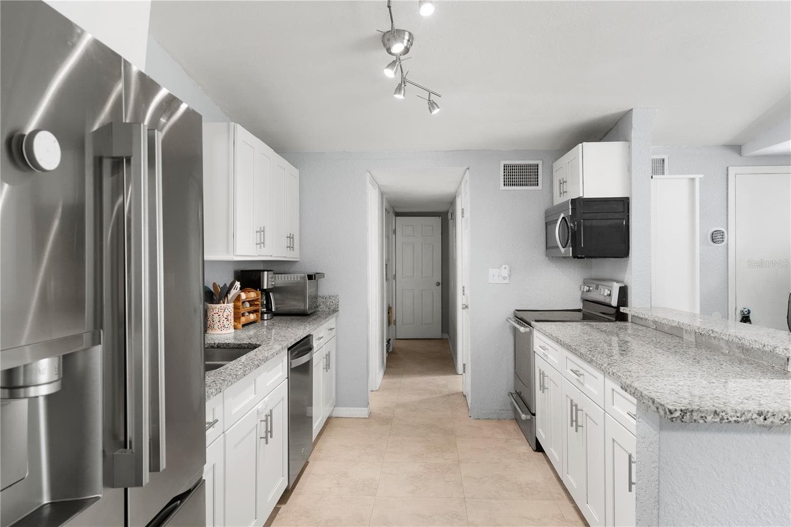 Single Family Residence at 115 TEN OAK PL, VALRICO, photo 12 of 42