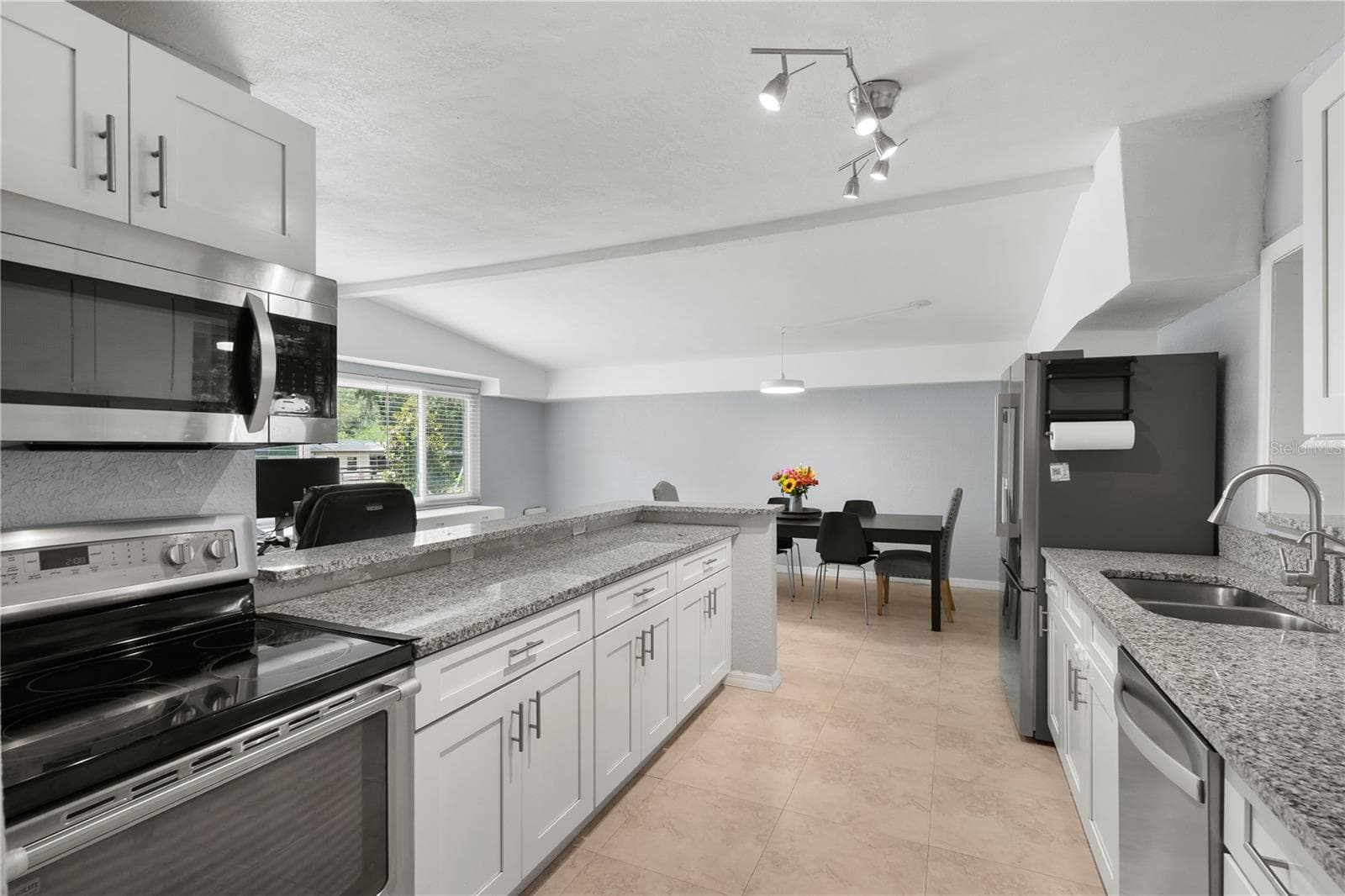 Single Family Residence at 115 TEN OAK PL, VALRICO, photo 14 of 42