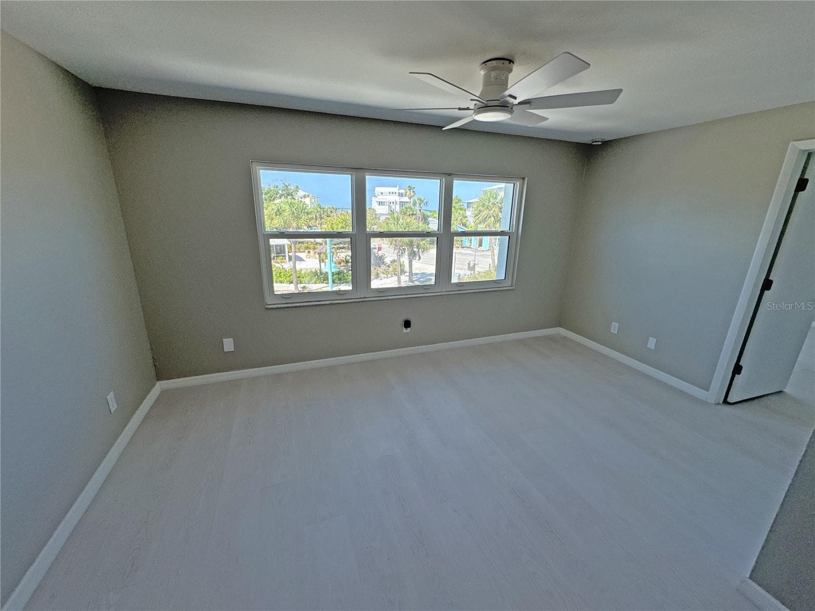 living room - 1285 GULF BLVD #5, ENGLEWOOD