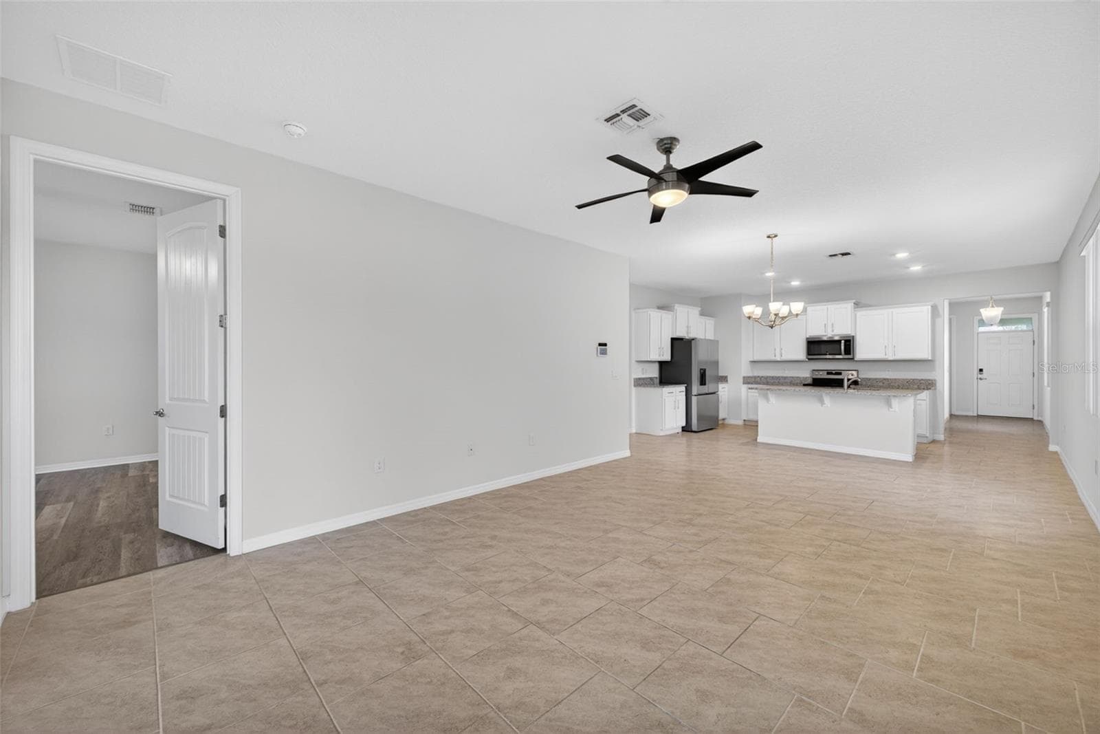 Single Family Residence at 17386 BLAZING STAR CIR, CLERMONT, photo 5 of 31