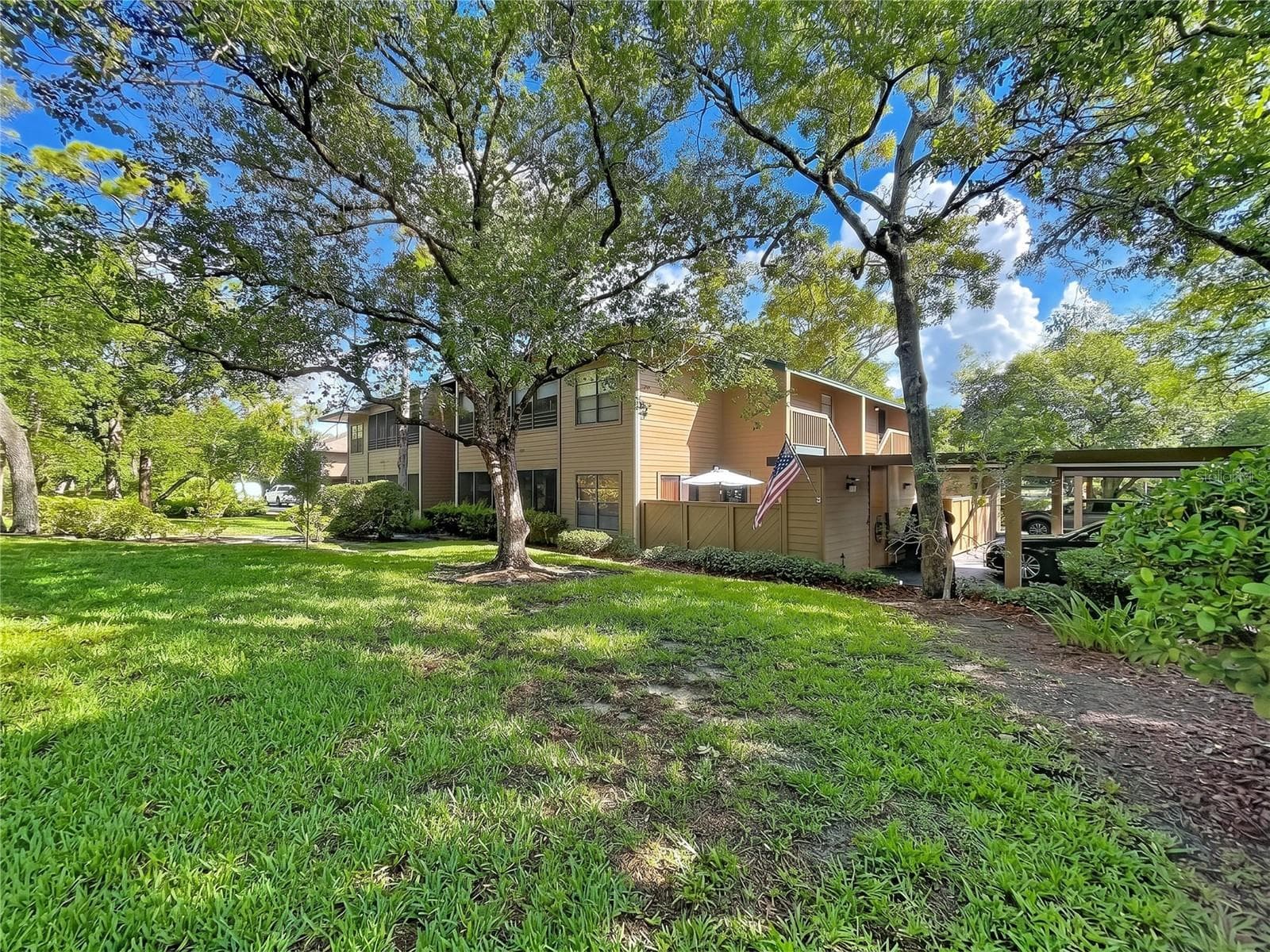 Lots of green grass - 1006 LENNOX RD W #1006, PALM HARBOR