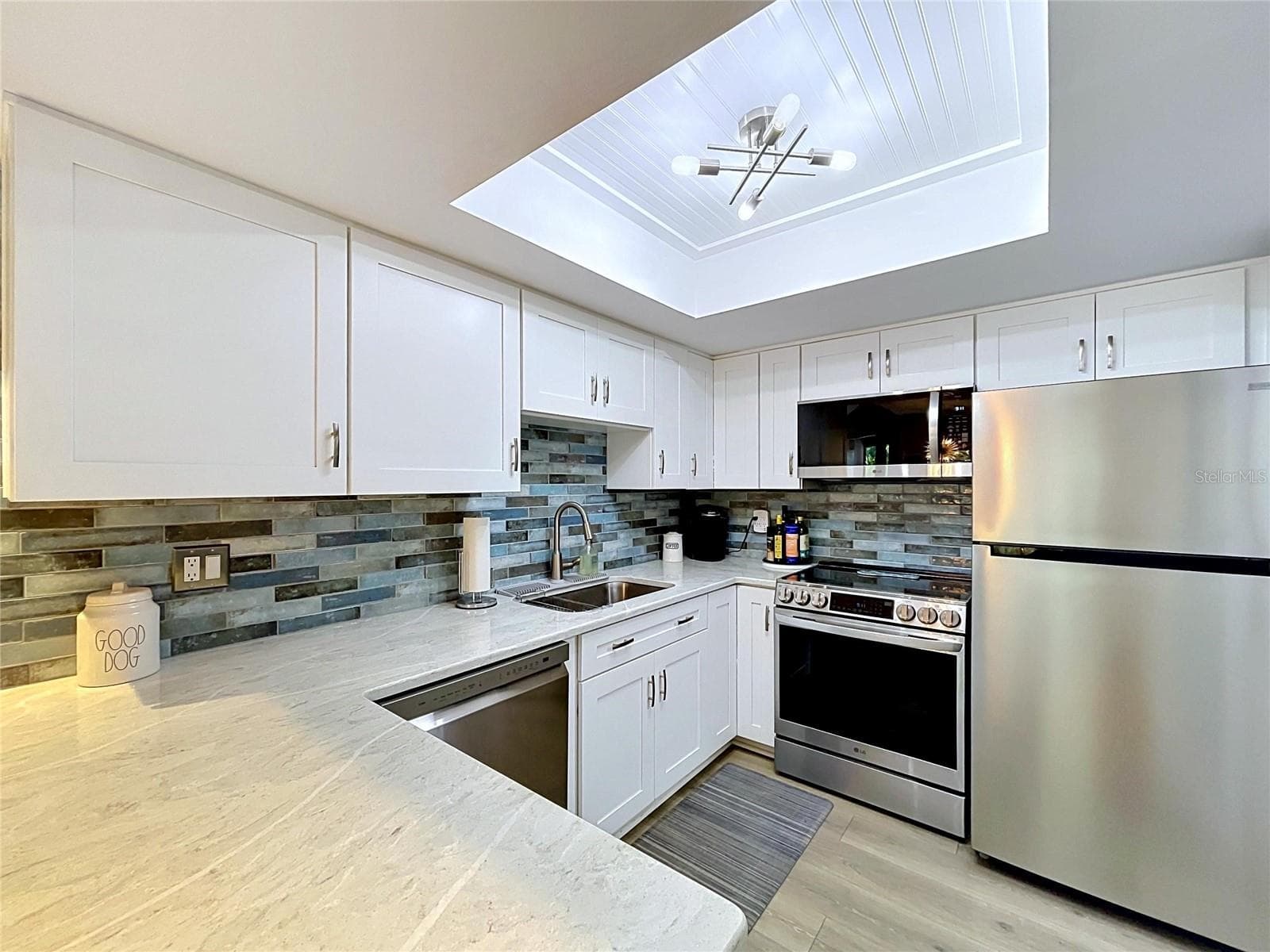 Tiled backsplash - 1006 LENNOX RD W #1006, PALM HARBOR