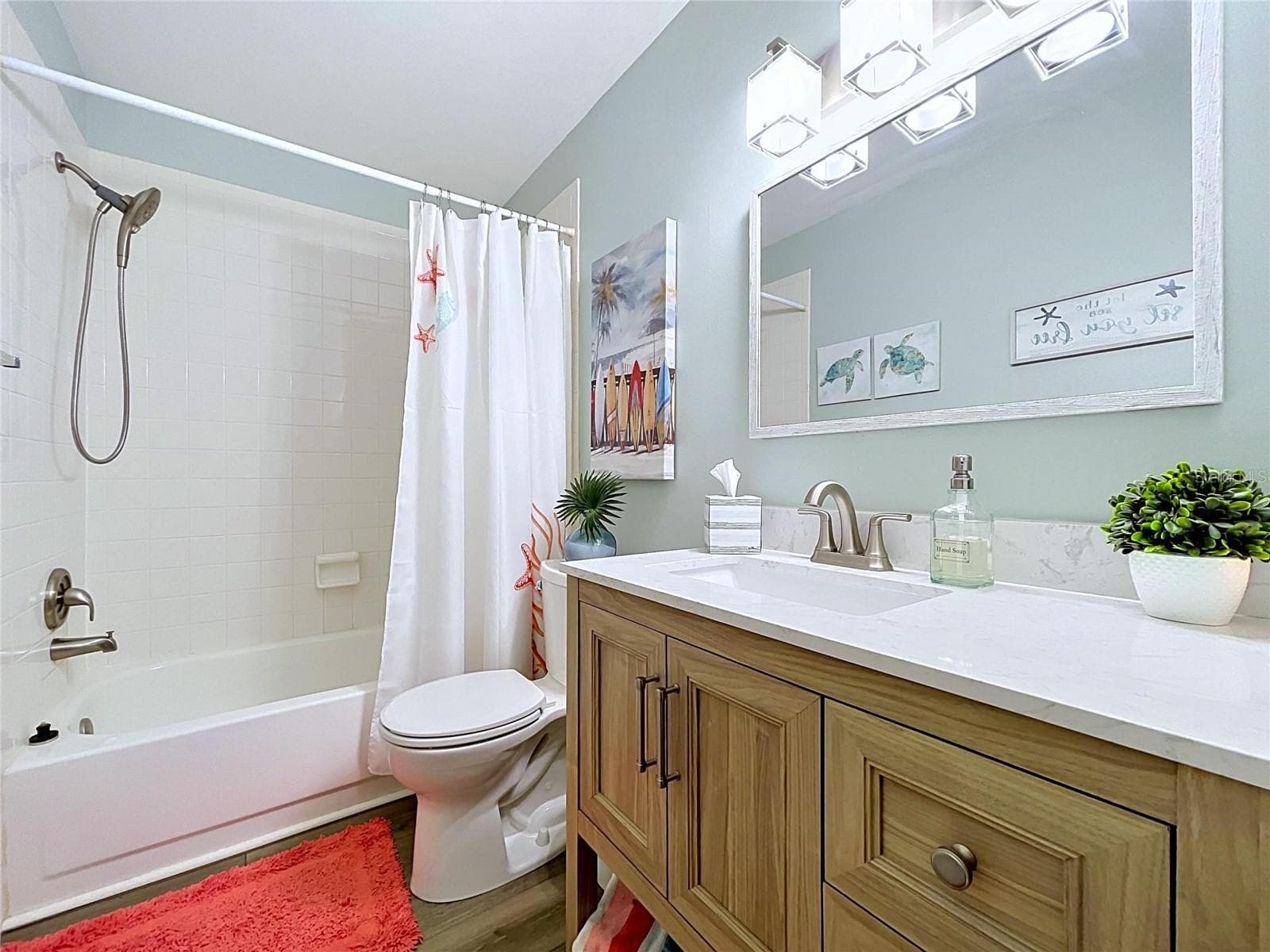 Guest bath has tub/shower - 1006 LENNOX RD W #1006, PALM HARBOR