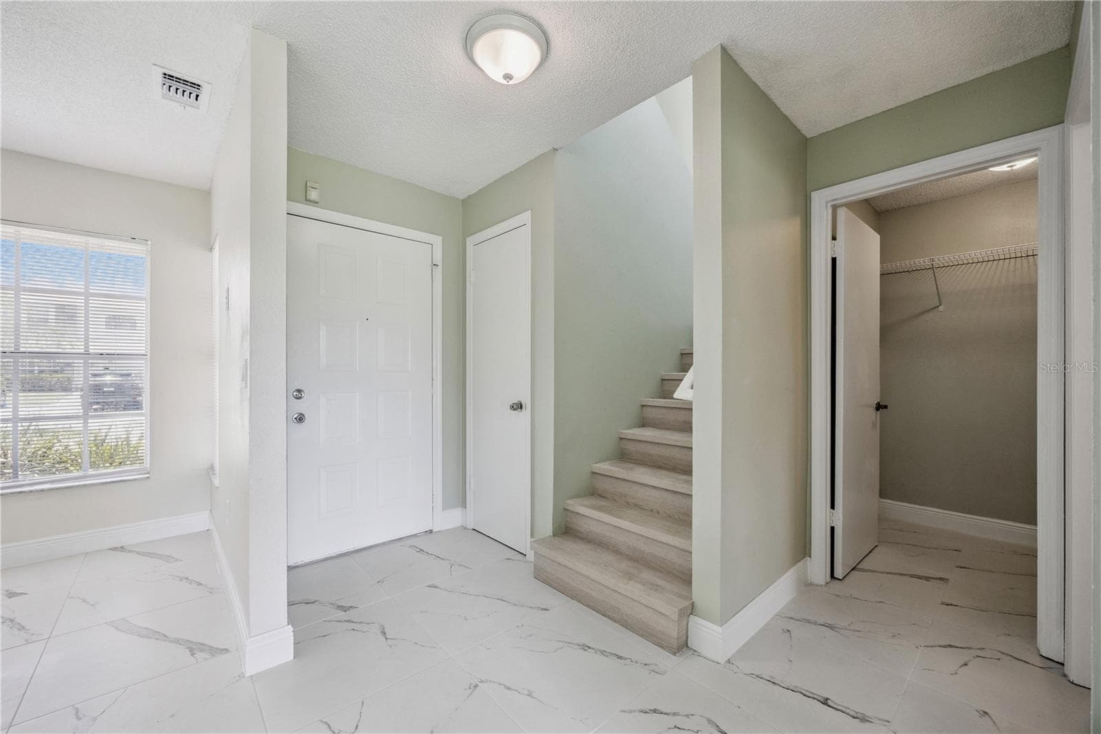 Townhouse at 14451 BAY ISLE DR, ORLANDO, photo 2 of 25