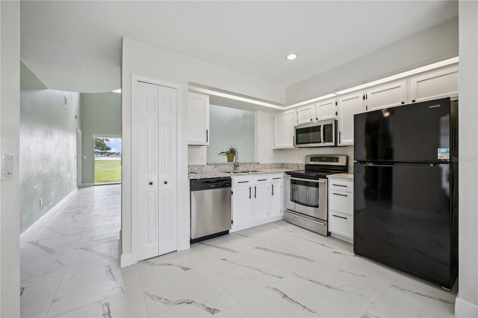 Townhouse at 14451 BAY ISLE DR, ORLANDO, photo 5 of 25
