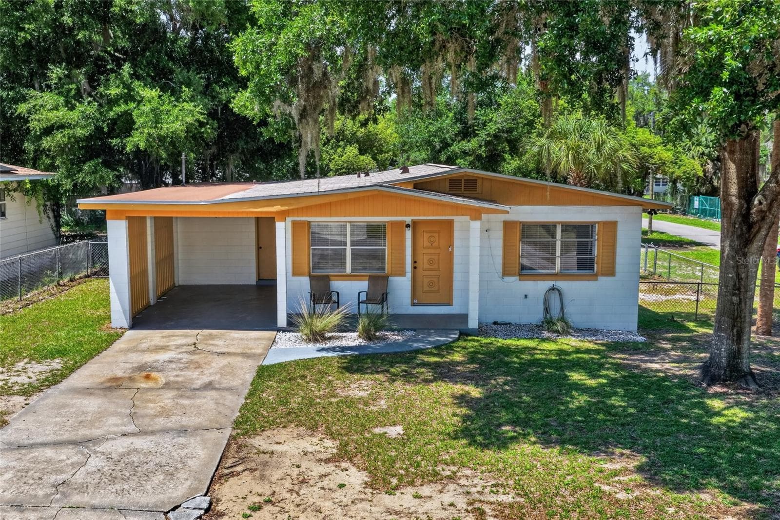 Front - 529 E GOTTSCHE AVE, EUSTIS