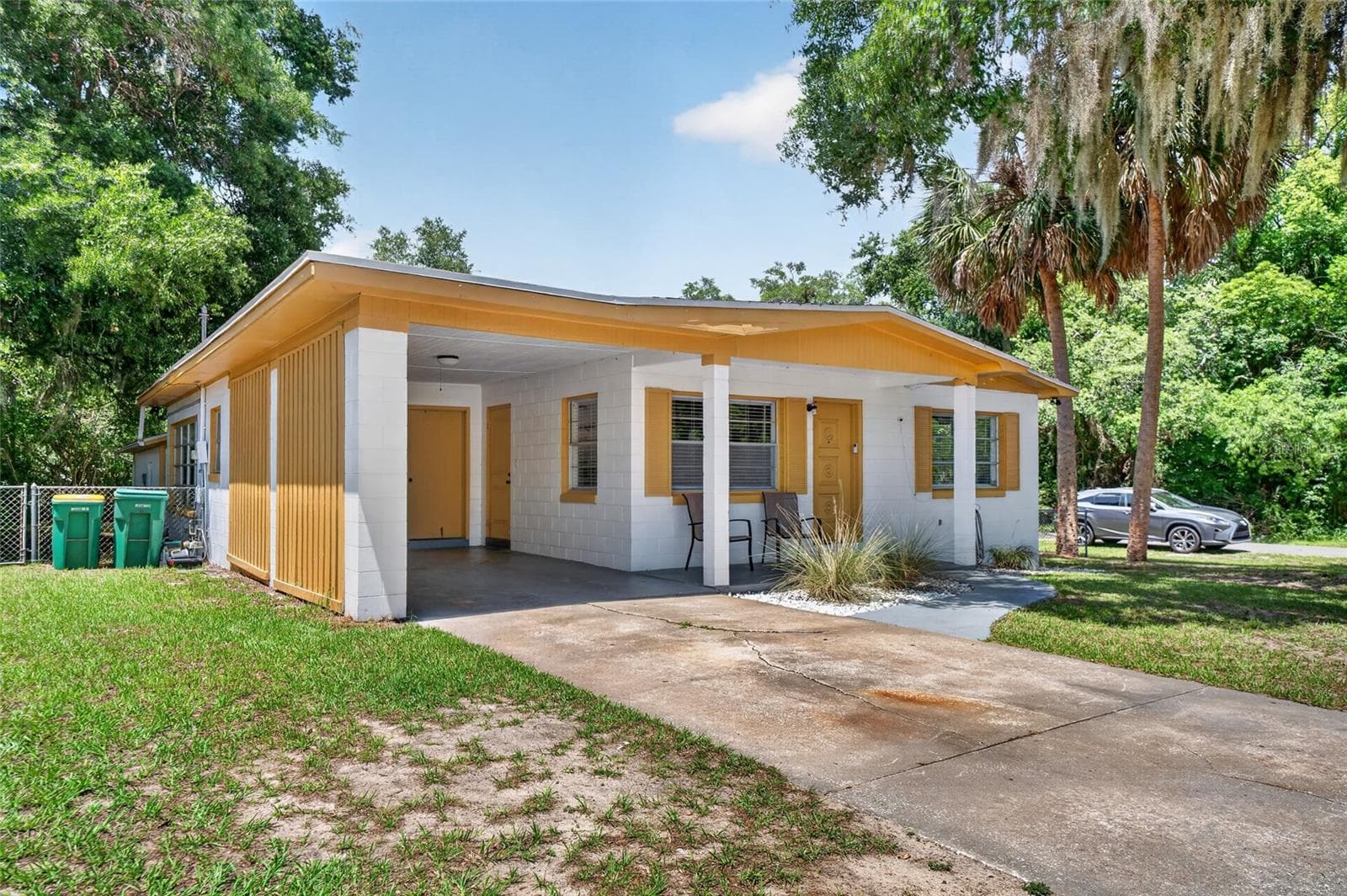Front - 529 E GOTTSCHE AVE, EUSTIS