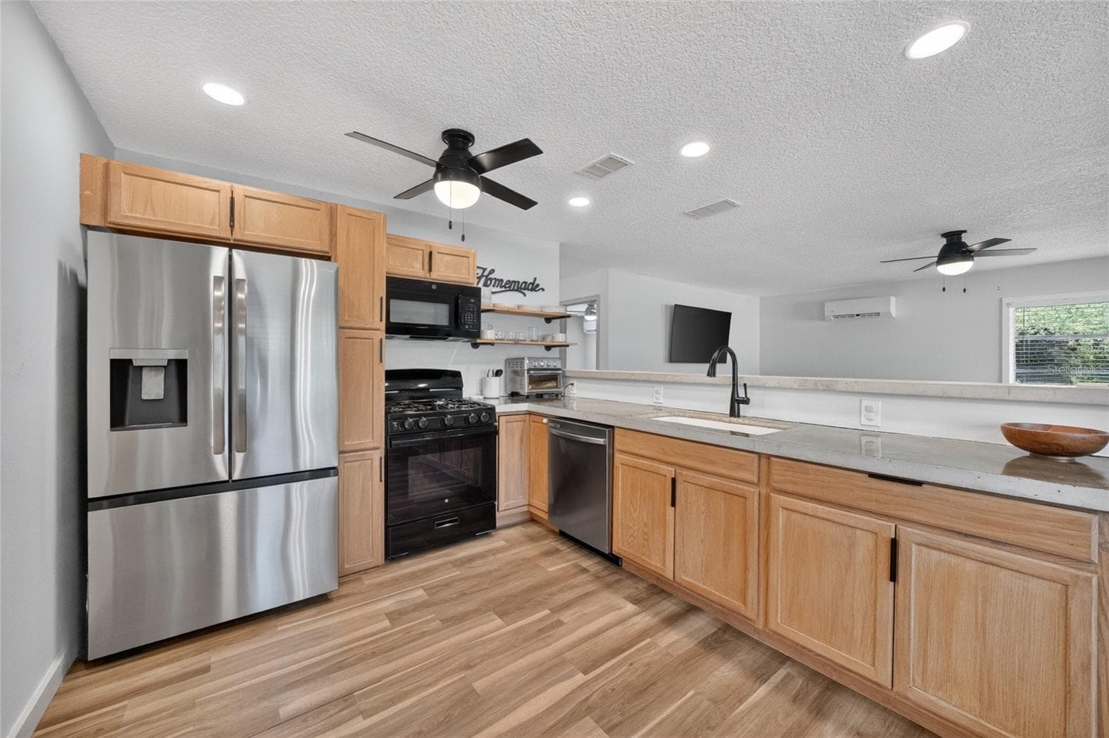 Kitchen - 529 E GOTTSCHE AVE, EUSTIS