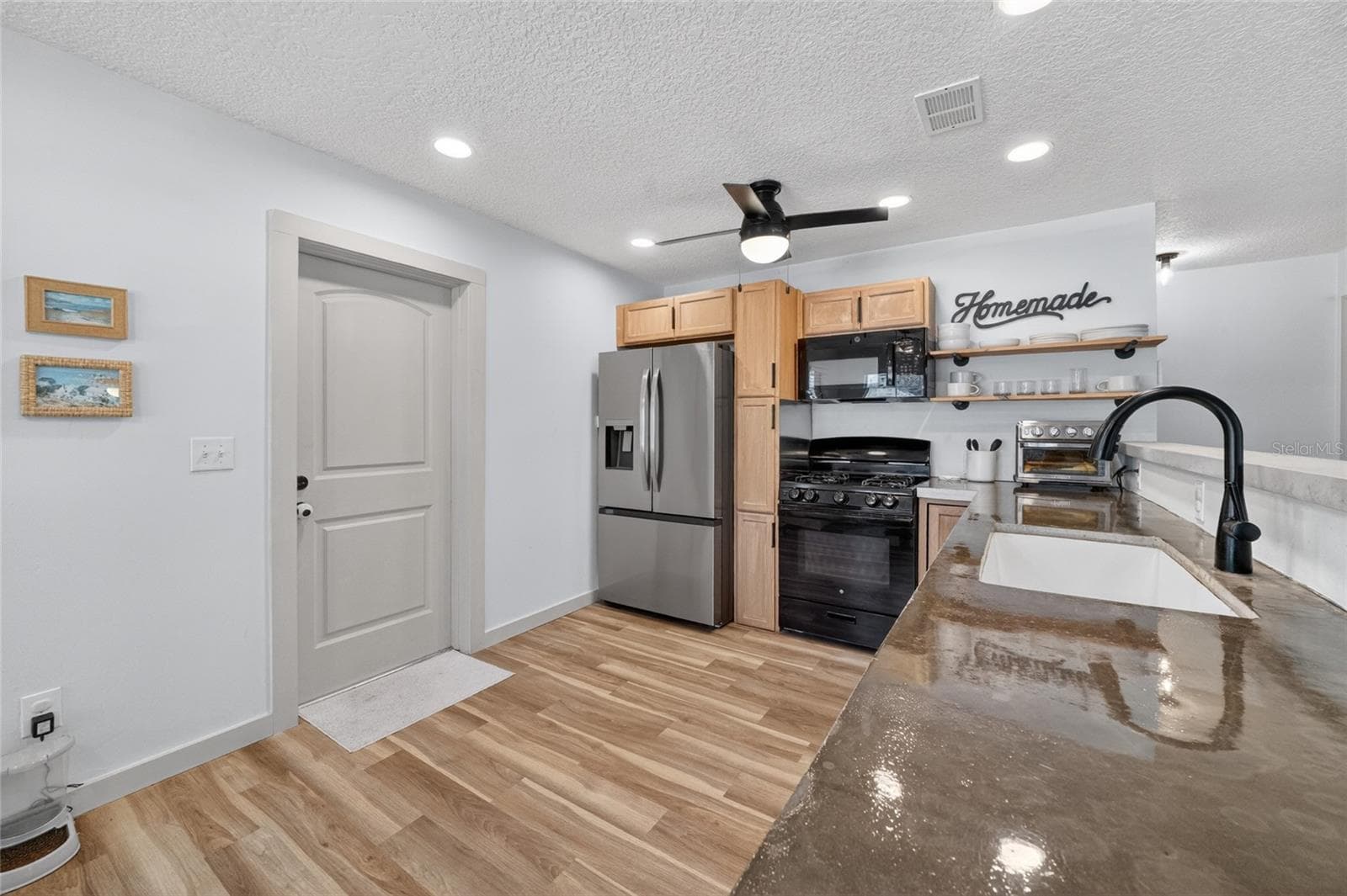 Kitchen - 529 E GOTTSCHE AVE, EUSTIS