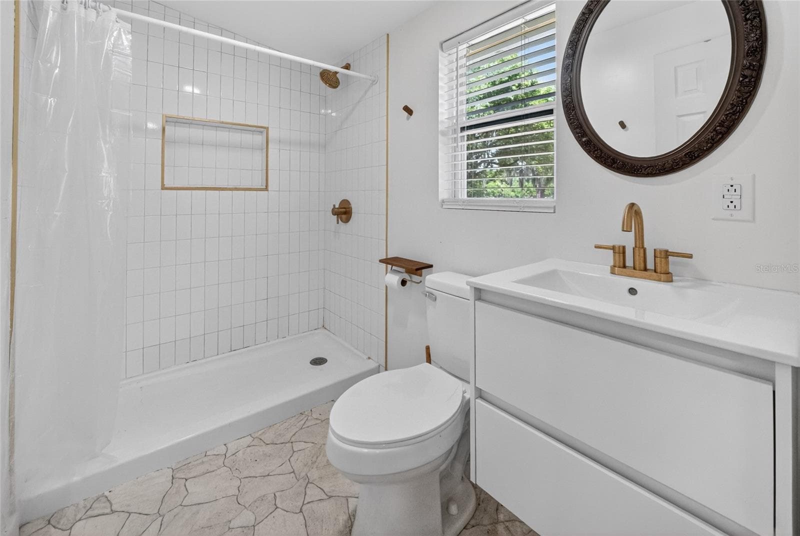 In-law suite bathroom - 529 E GOTTSCHE AVE, EUSTIS