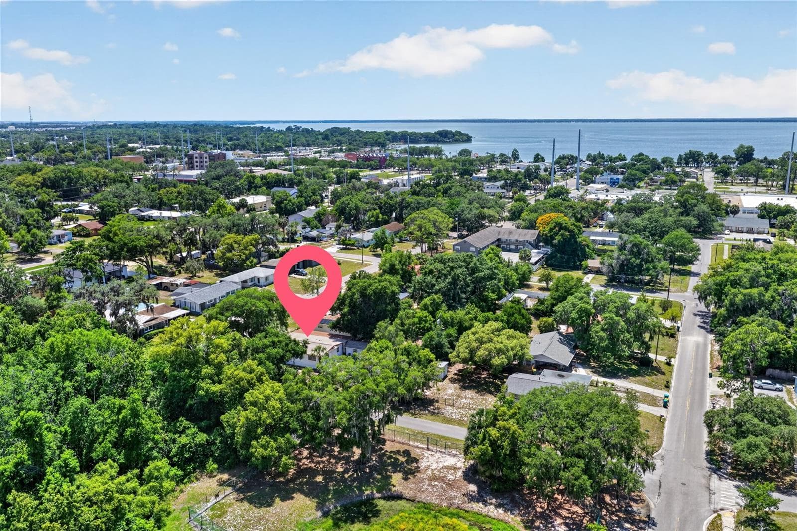 Close to downtown and Lake Eustis - 529 E GOTTSCHE AVE, EUSTIS