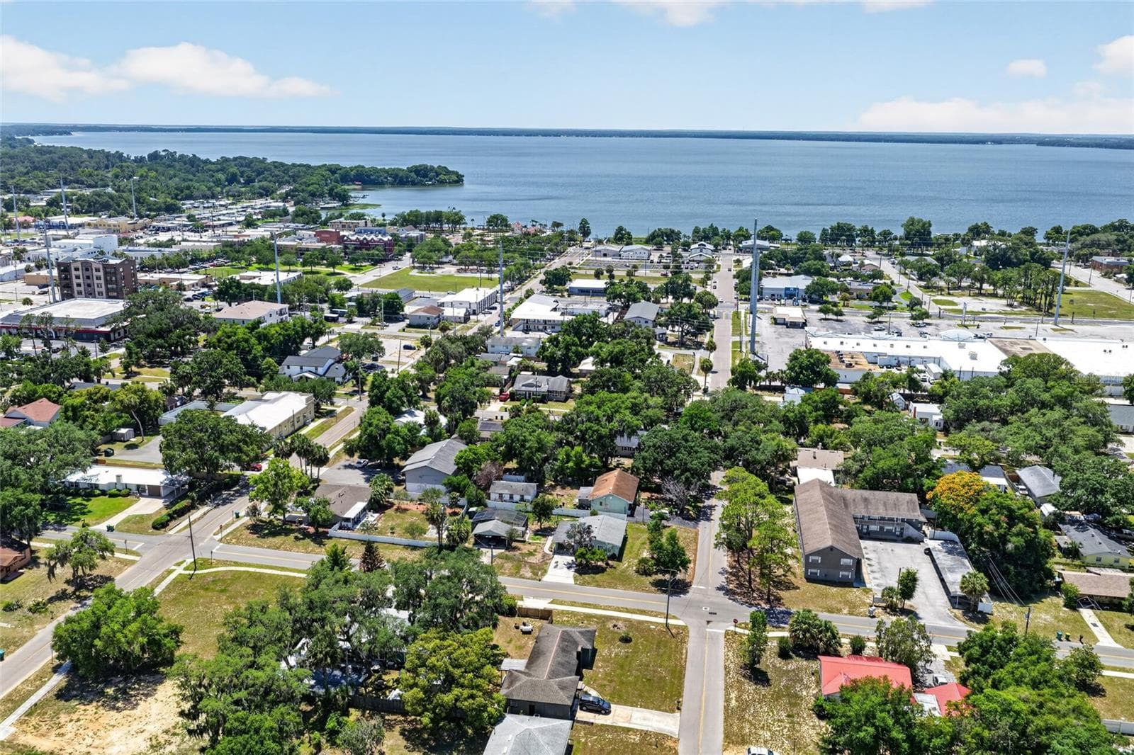 Close to downtown and Lake Eustis - 529 E GOTTSCHE AVE, EUSTIS
