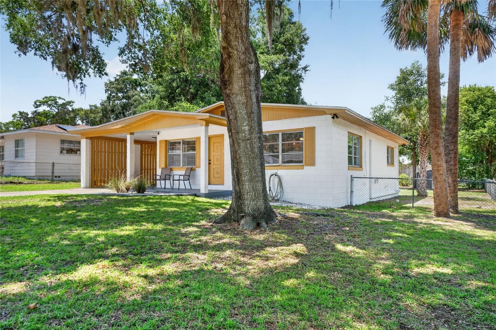 Front - 529 E GOTTSCHE AVE, EUSTIS
