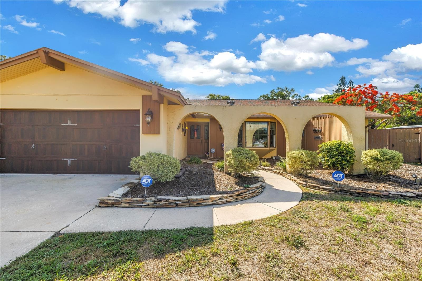 Single Family Residence at 10657 DEL PRADO DR E, LARGO, photo 6 of 76
