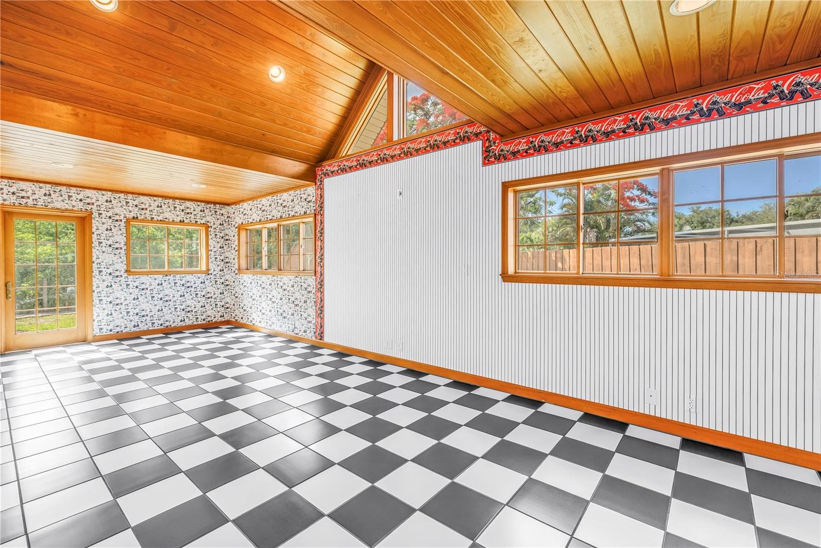 Single Family Residence at 10657 DEL PRADO DR E, LARGO, photo 19 of 76