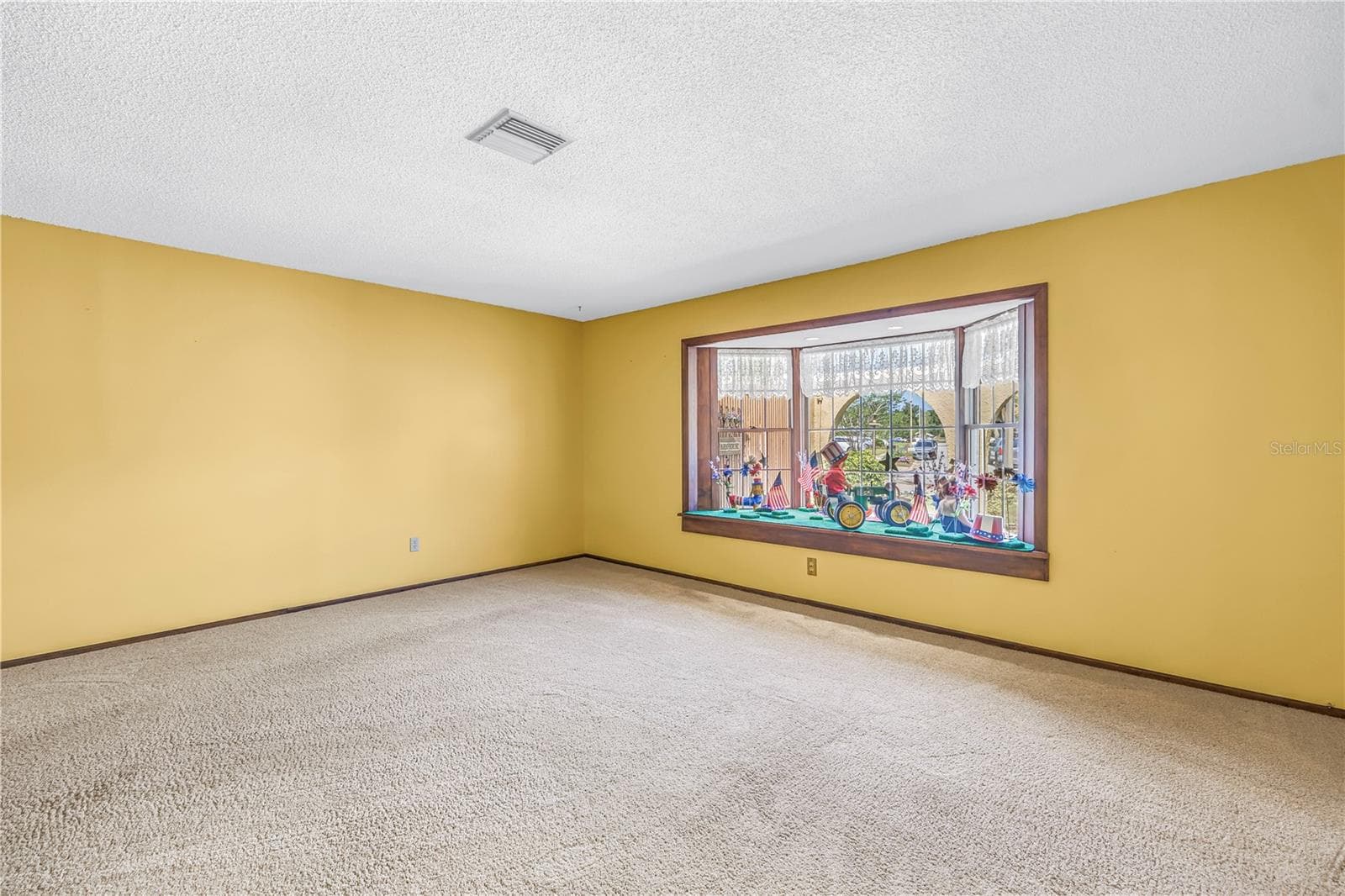 Single Family Residence at 10657 DEL PRADO DR E, LARGO, photo 23 of 76