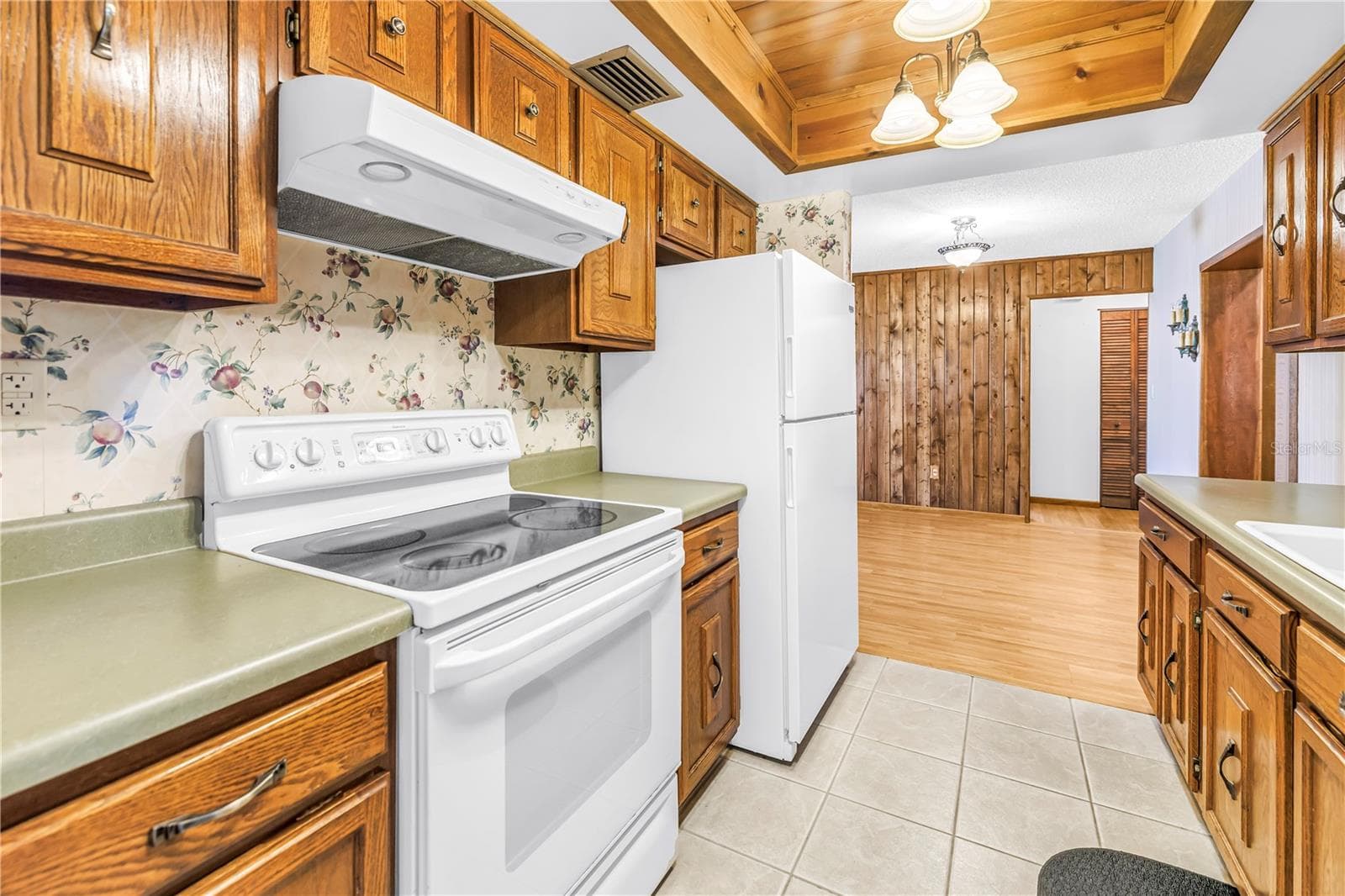 Single Family Residence at 10657 DEL PRADO DR E, LARGO, photo 28 of 76