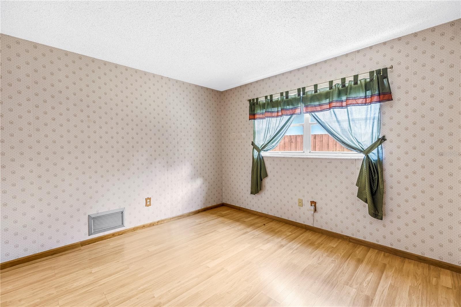 Single Family Residence at 10657 DEL PRADO DR E, LARGO, photo 37 of 76