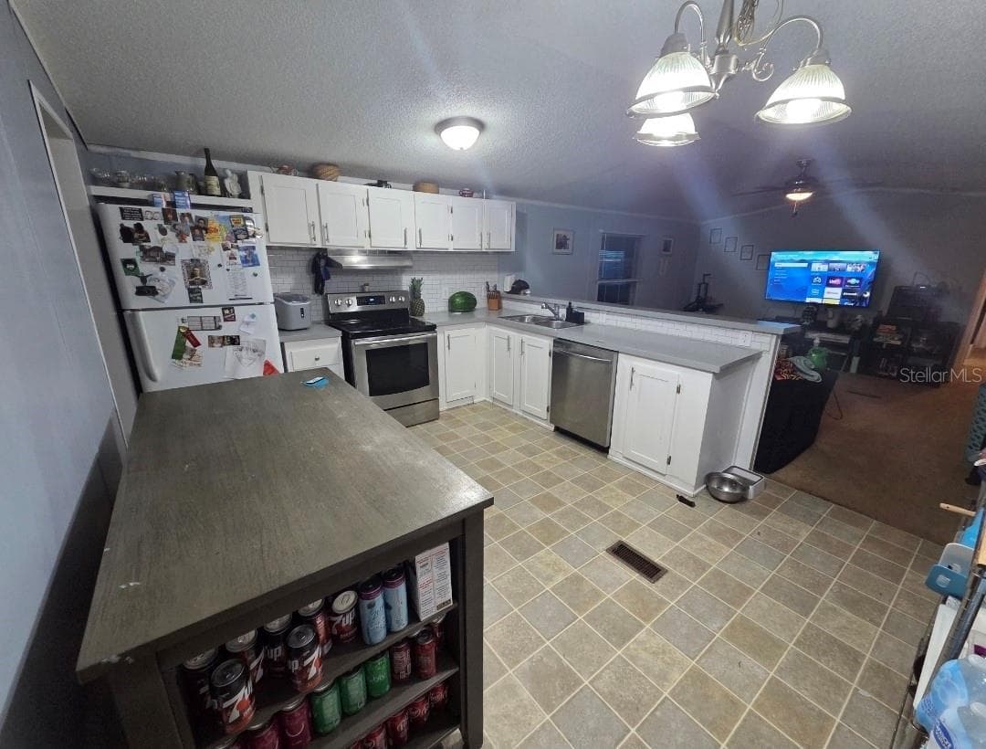 Manufactured Home at 7473 135TH CIR, LIVE OAK, photo 6 of 23