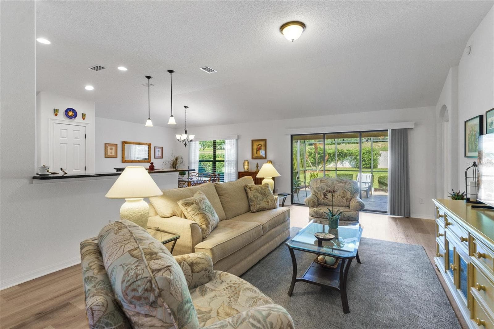 SPACIOUS GREAT ROOM! - 6115 LANDINGS BLVD, LADY LAKE