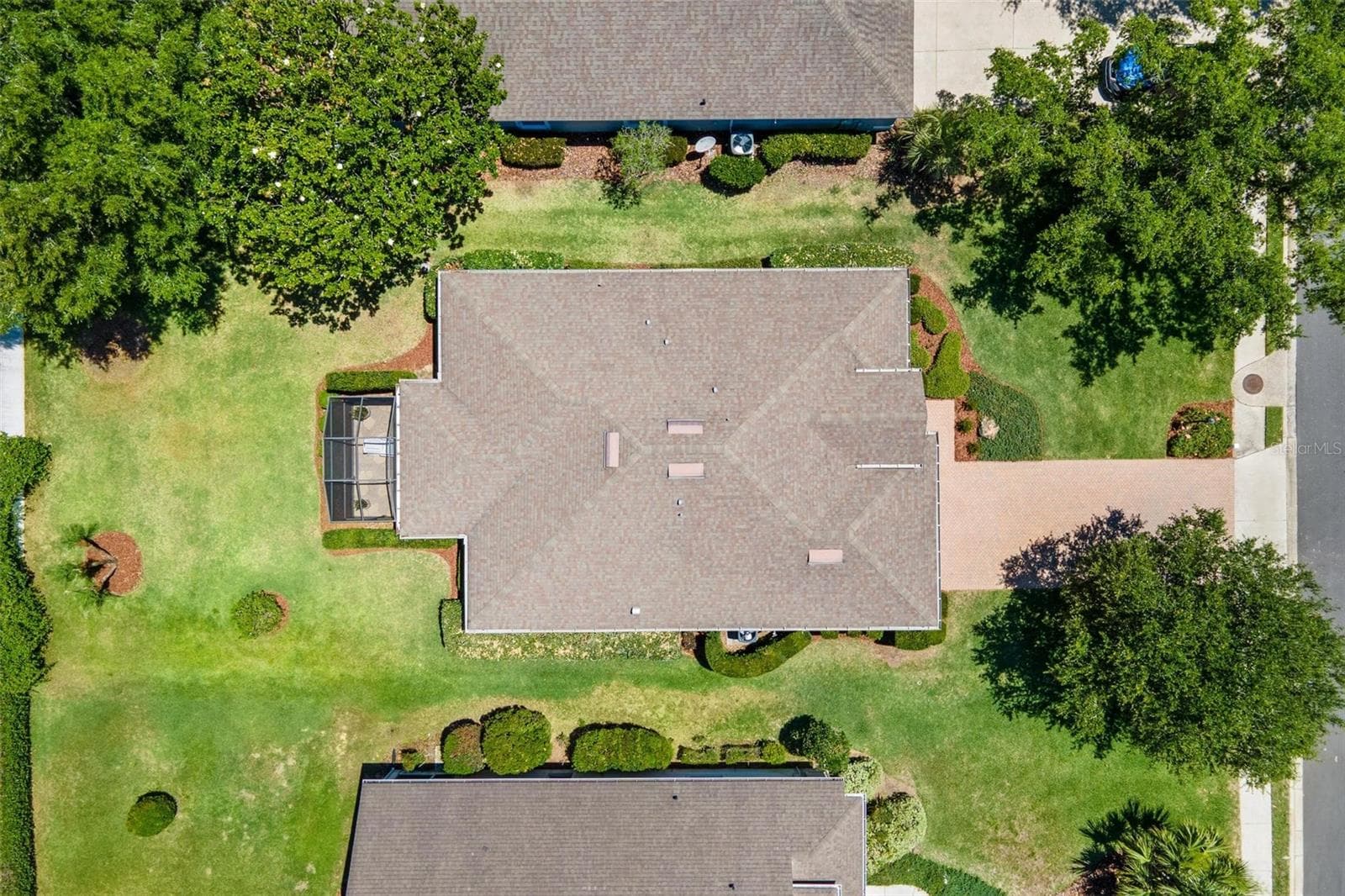 Roof approximate 12 years old per Seller... - 6115 LANDINGS BLVD, LADY LAKE