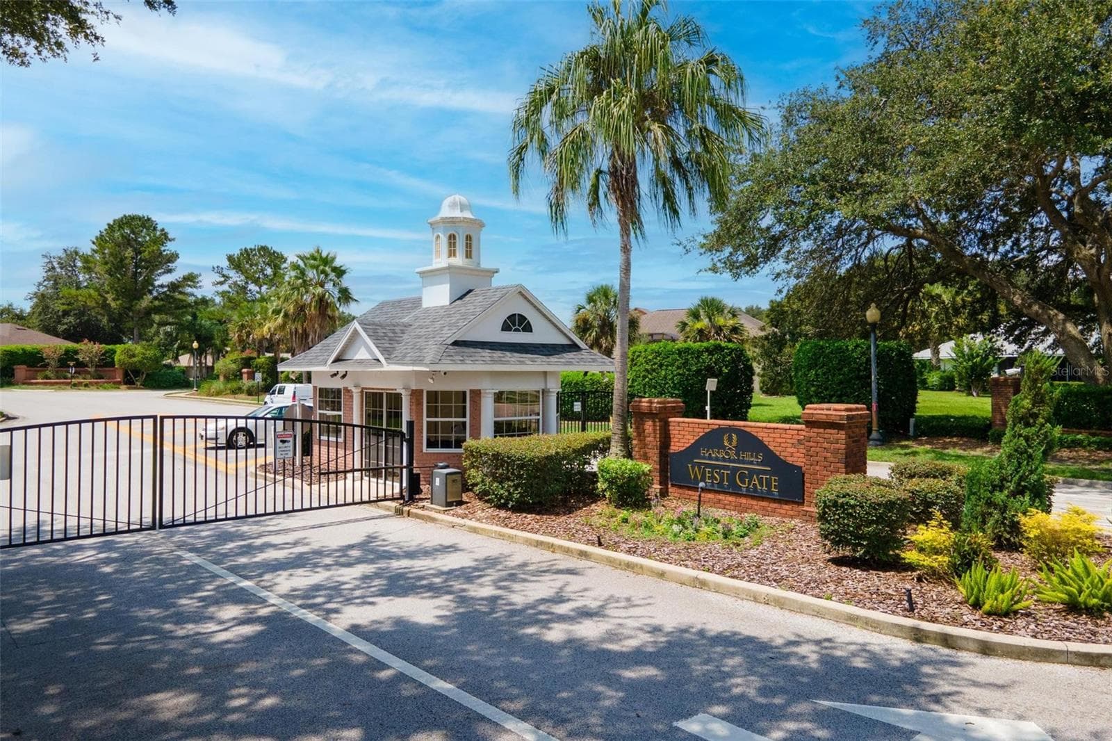 West Gate Entrance lead to The Groves & Bella Vista - 6115 LANDINGS BLVD, LADY LAKE