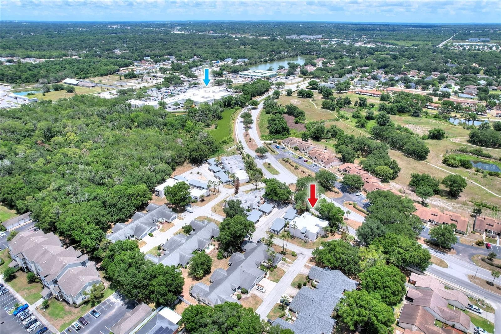 Five (5) minutes to Publix Super Market, shopping, dining - 1810 VILLAGE CT, MULBERRY