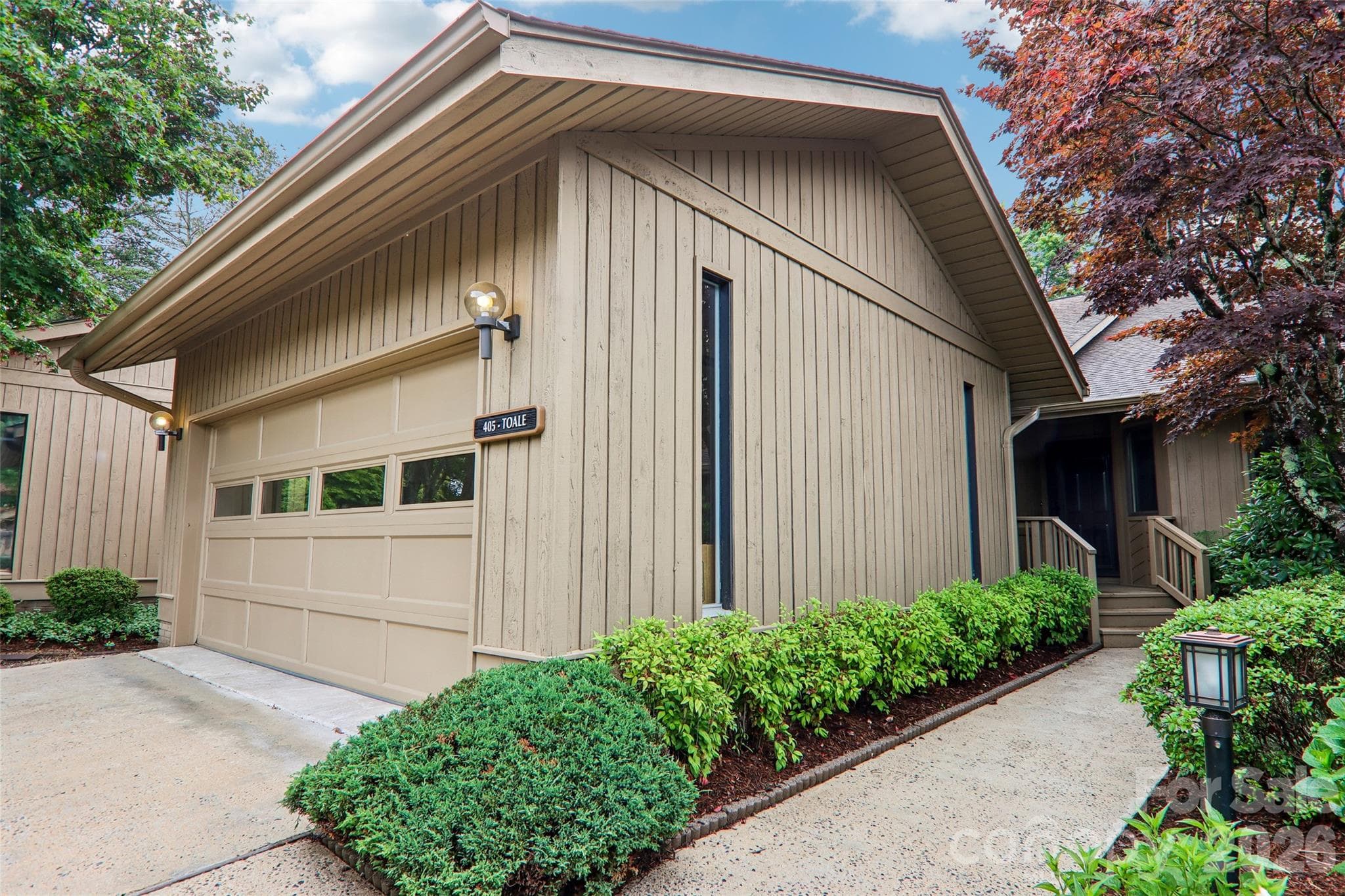 Condominium at 405 Wild Oak Lane, Hendersonville, photo 2 of 39