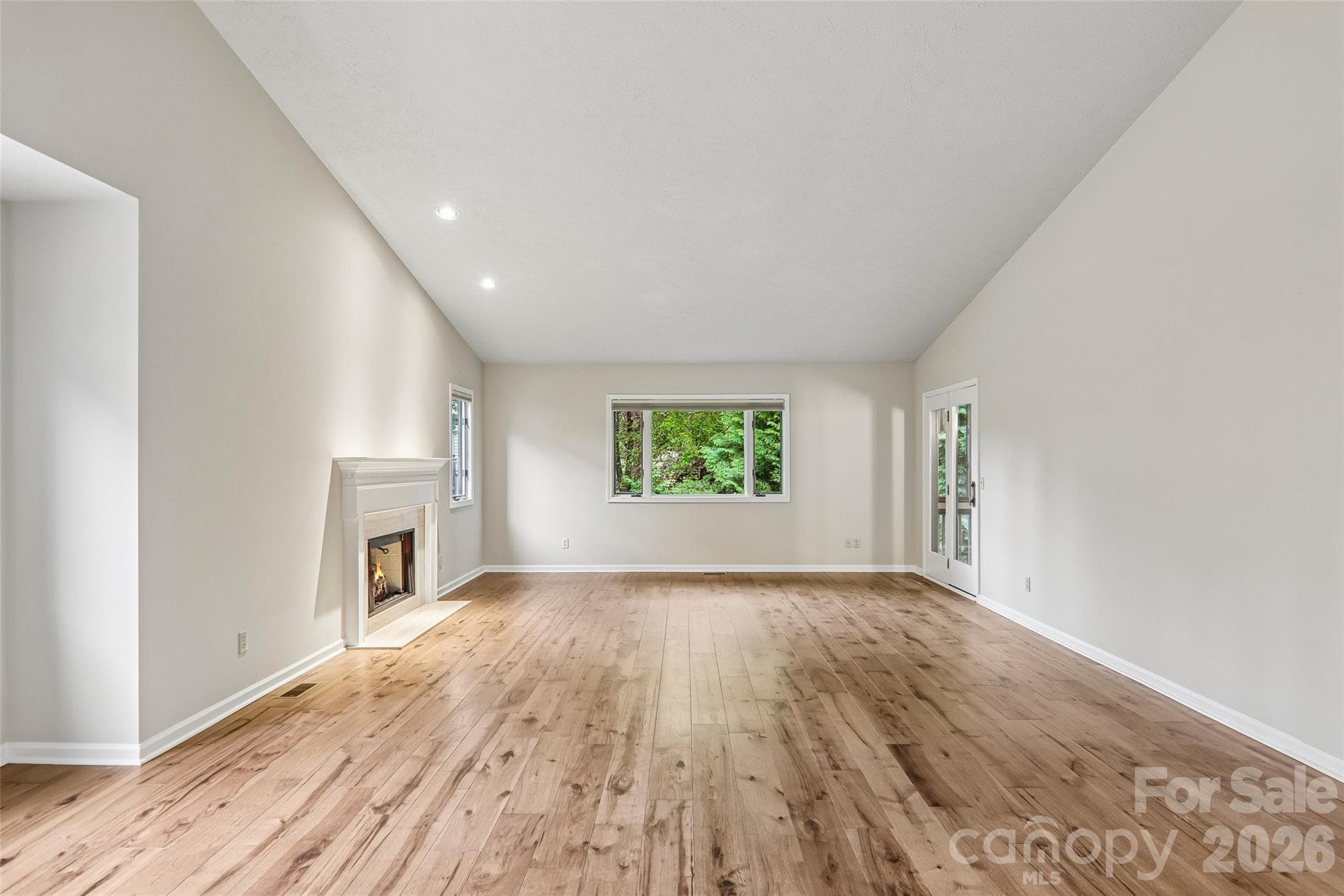 Condominium at 405 Wild Oak Lane, Hendersonville, photo 7 of 39