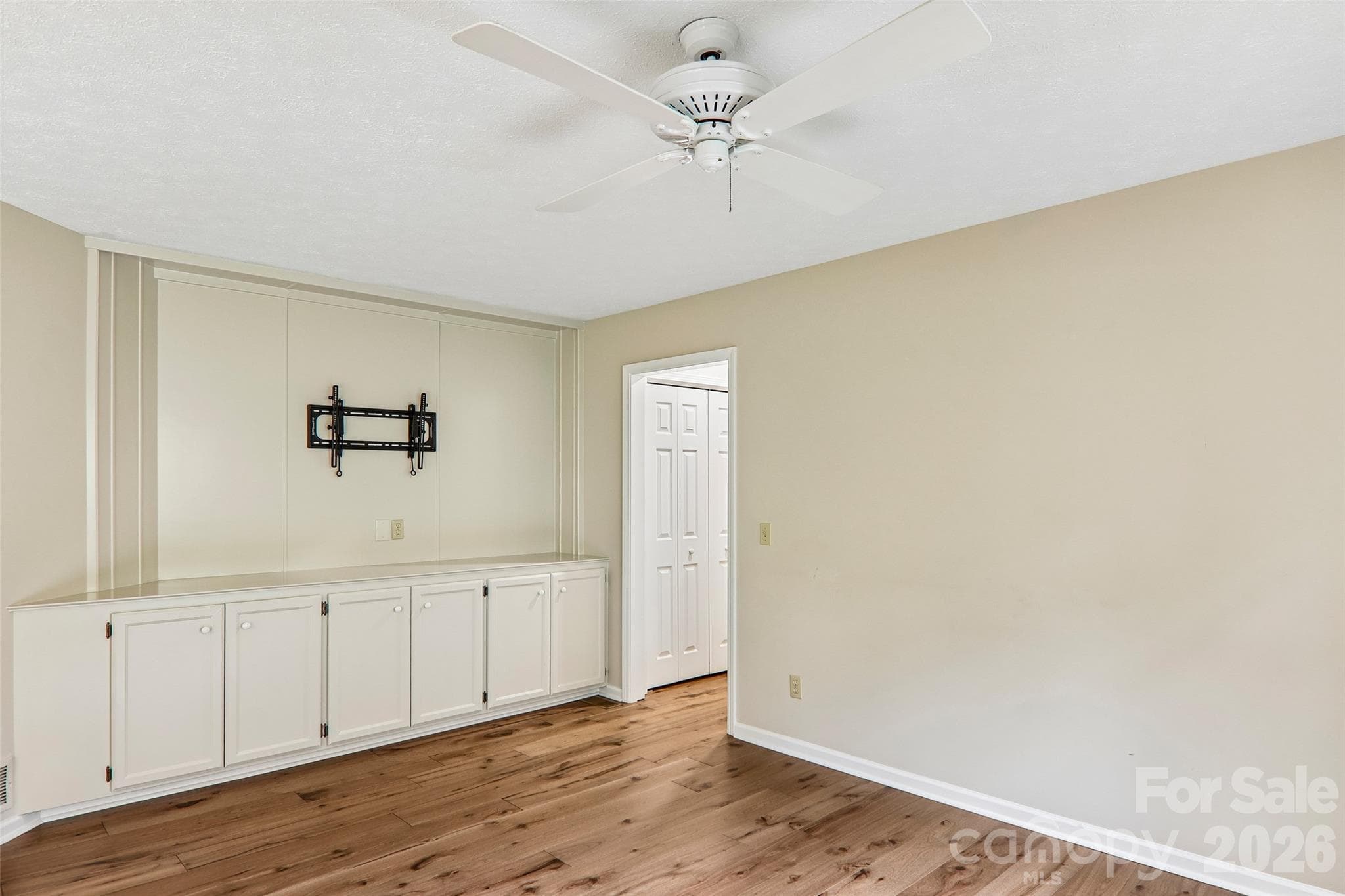 Condominium at 405 Wild Oak Lane, Hendersonville, photo 19 of 39