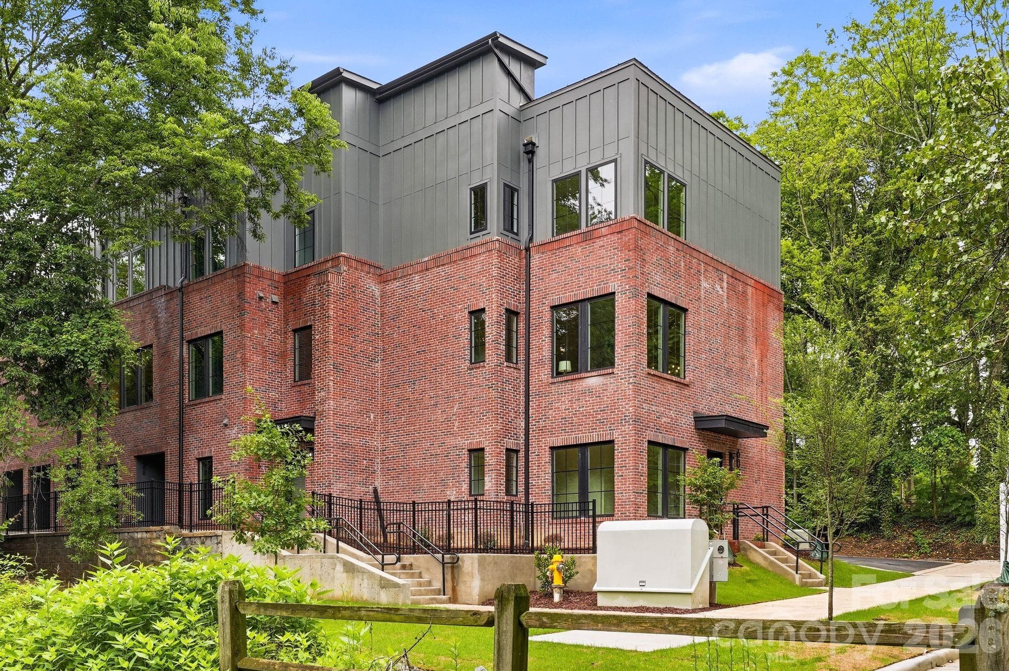 Townhouse at 604 E 16th Street, Charlotte, photo 2 of 37