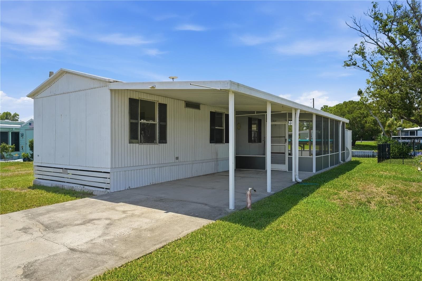 Welcome home to 30107 Green Bay Dr. - 30107 GREEN BAY DR, TAVARES