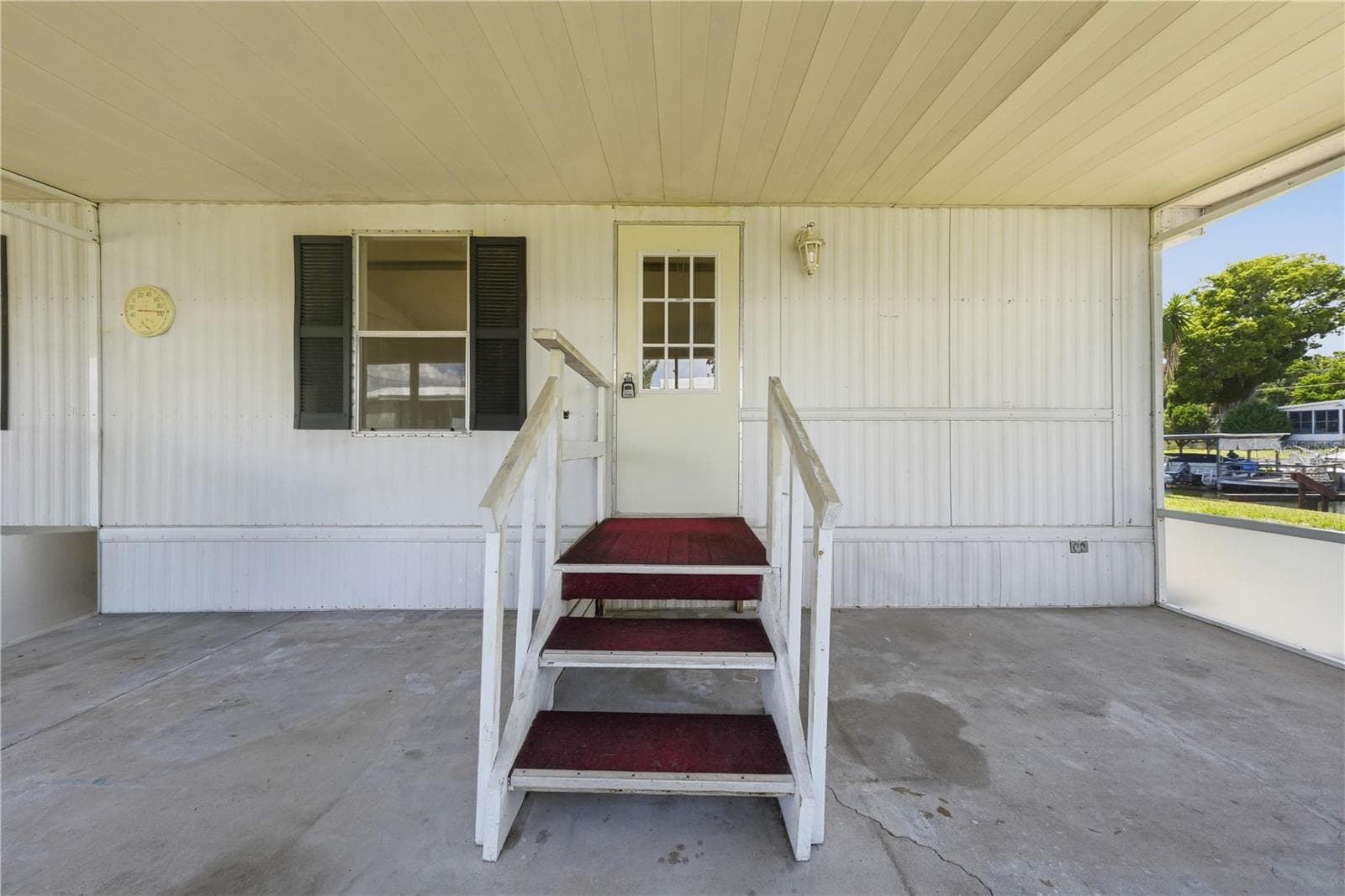 Entry into home - 30107 GREEN BAY DR, TAVARES