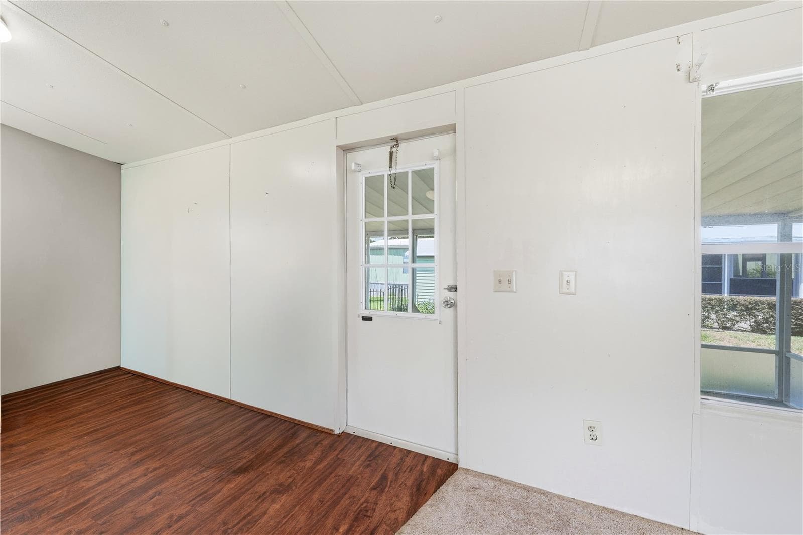 Front entry into Living room & Kitchen - 30107 GREEN BAY DR, TAVARES