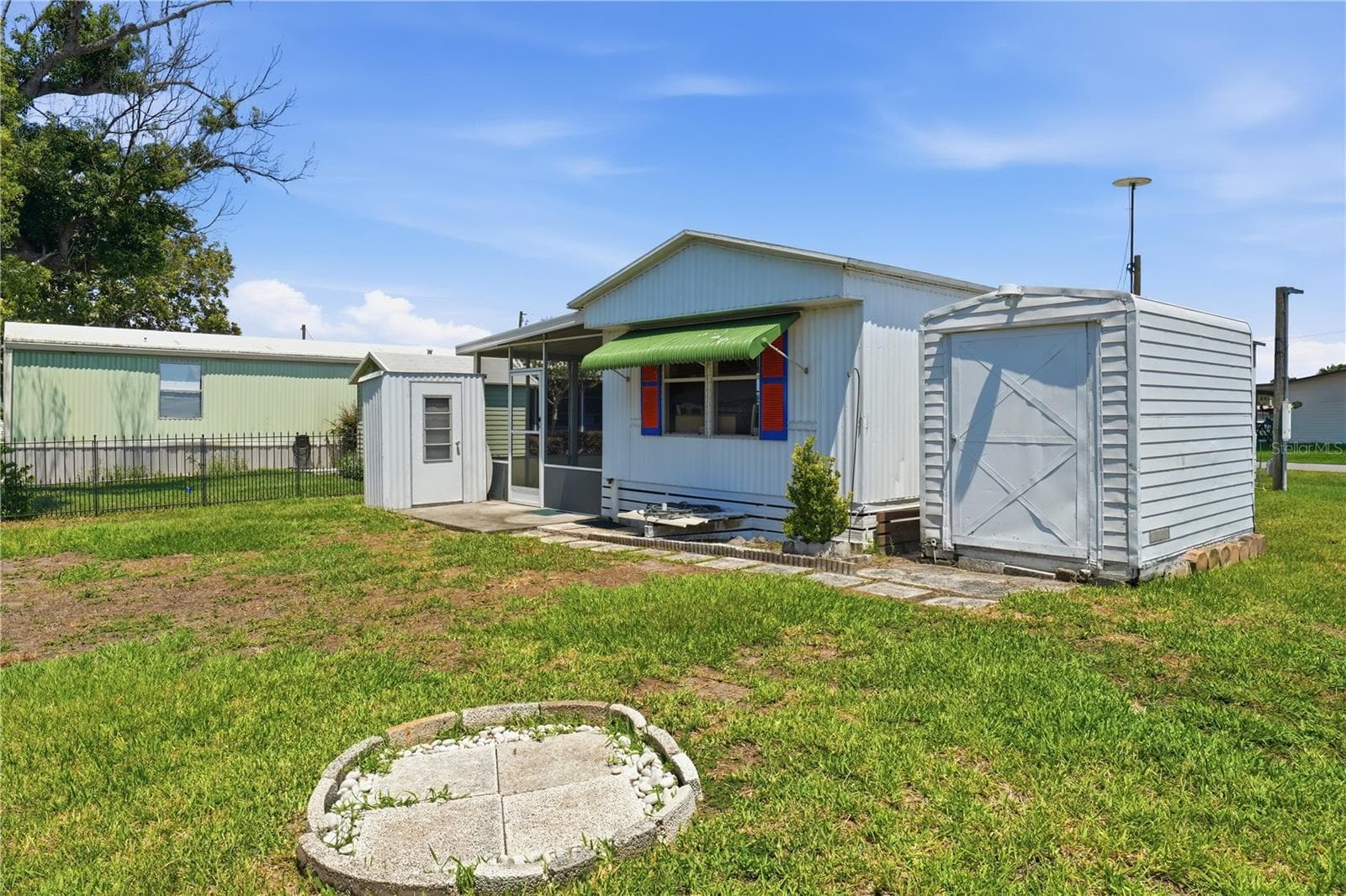 Rear view of home with 2 sheds - 30107 GREEN BAY DR, TAVARES