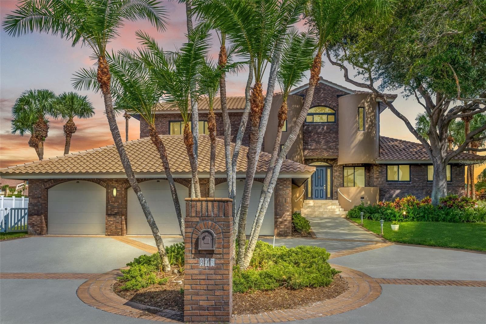 833 PONCE DE LEON DR
