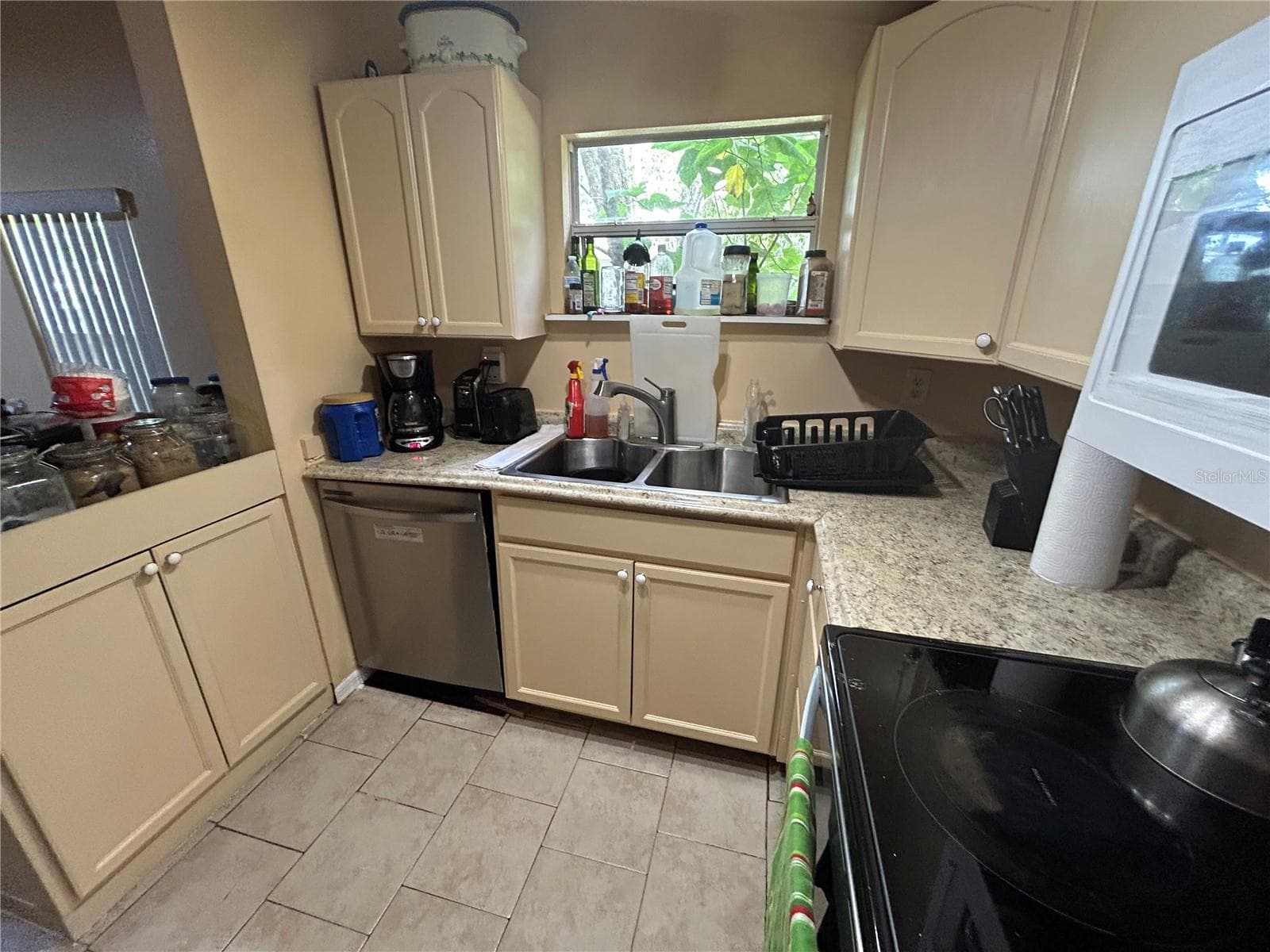 Kitchen - 629 HOLMES AVE, DAYTONA BEACH