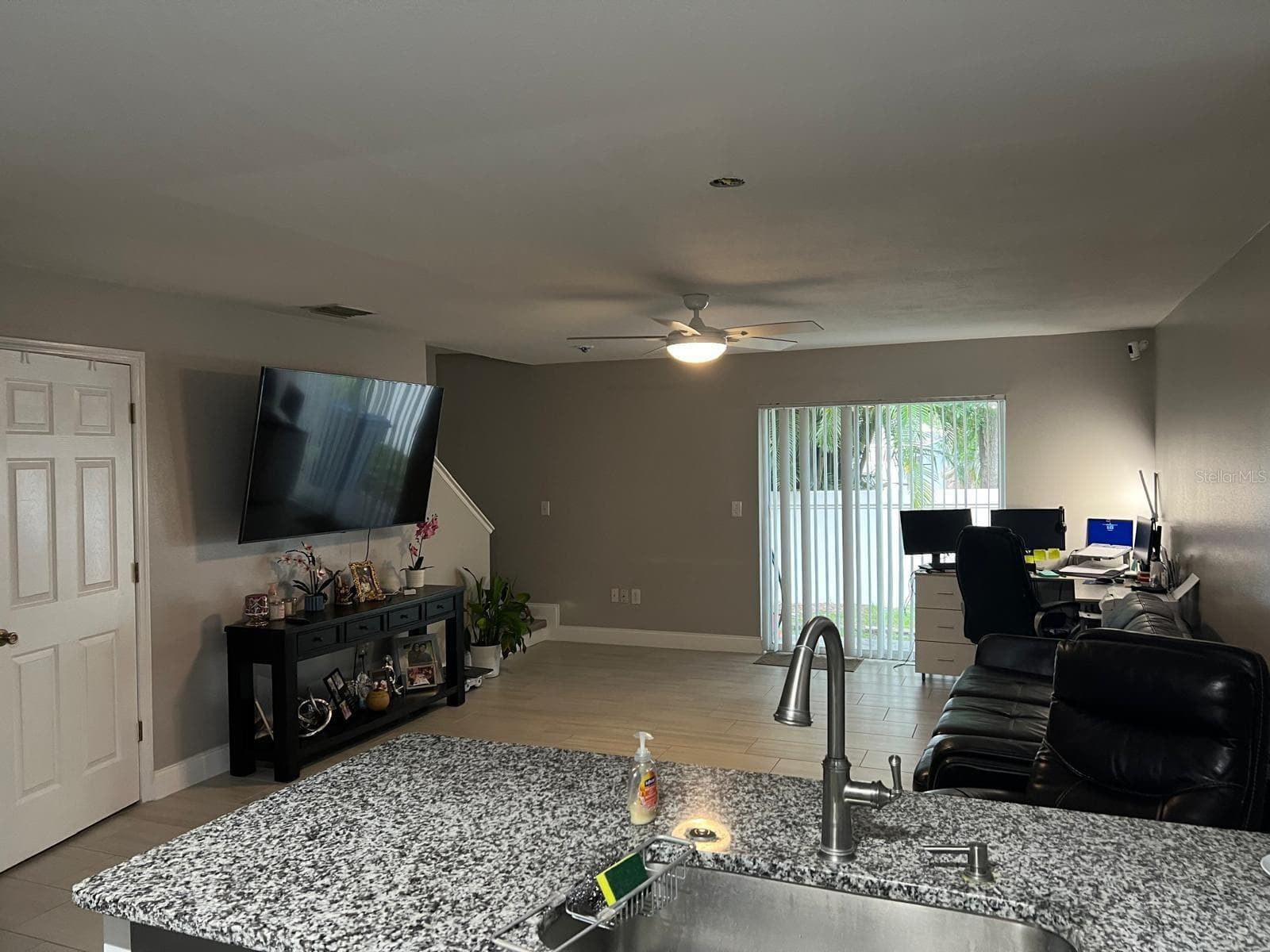 Townhouse at 8423 EDGEWATER PLACE BLVD, TAMPA, photo 3 of 21