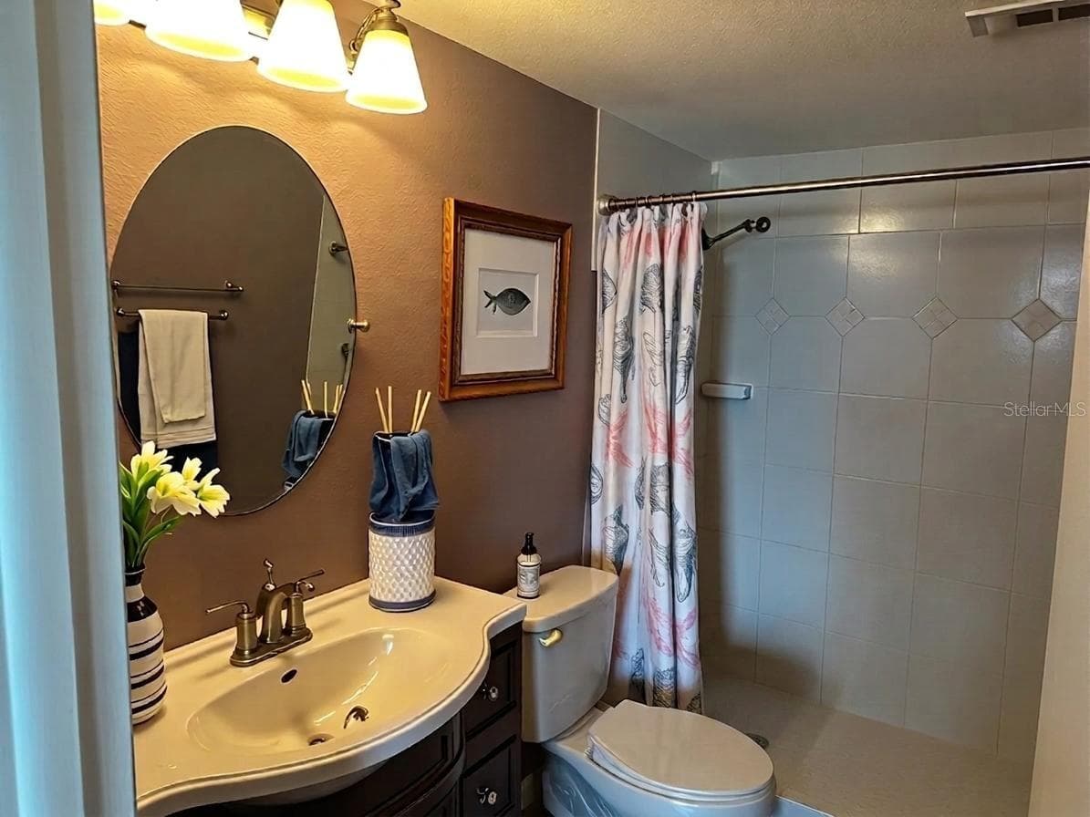 BathRm Main - 2131 LAKEVIEW DR #410, SEBRING