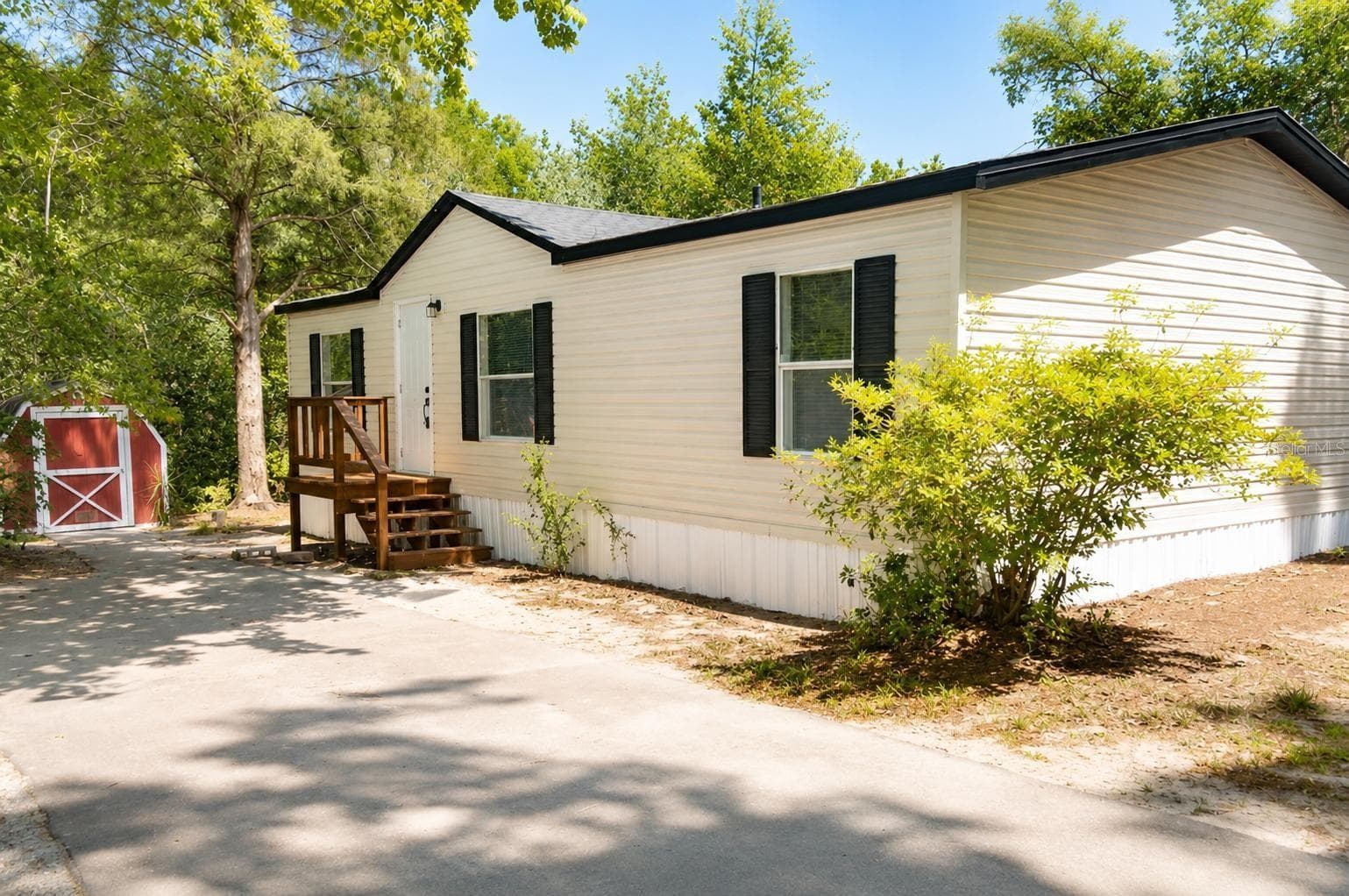 Side Yard and Outdoor Space - 1809 NE 162ND ST, CITRA
