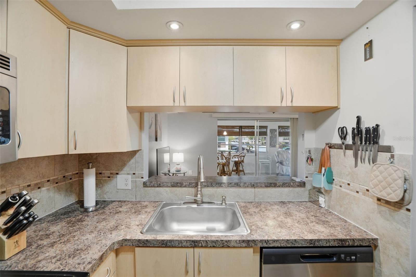 Condominium at 5108 AMULET DR #205, NEW PORT RICHEY, photo 13 of 44
