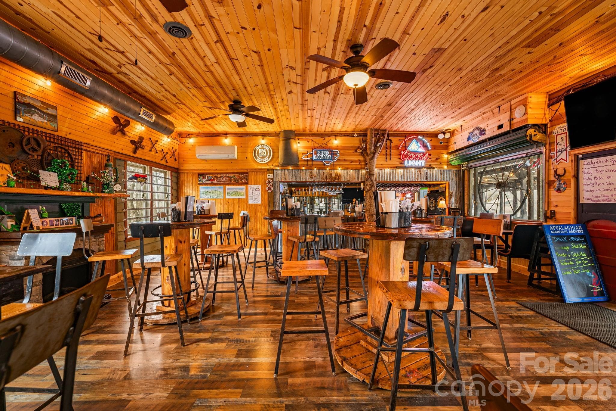 Food/Beverage at 670 Oak Avenue, Spruce Pine, photo 14 of 47