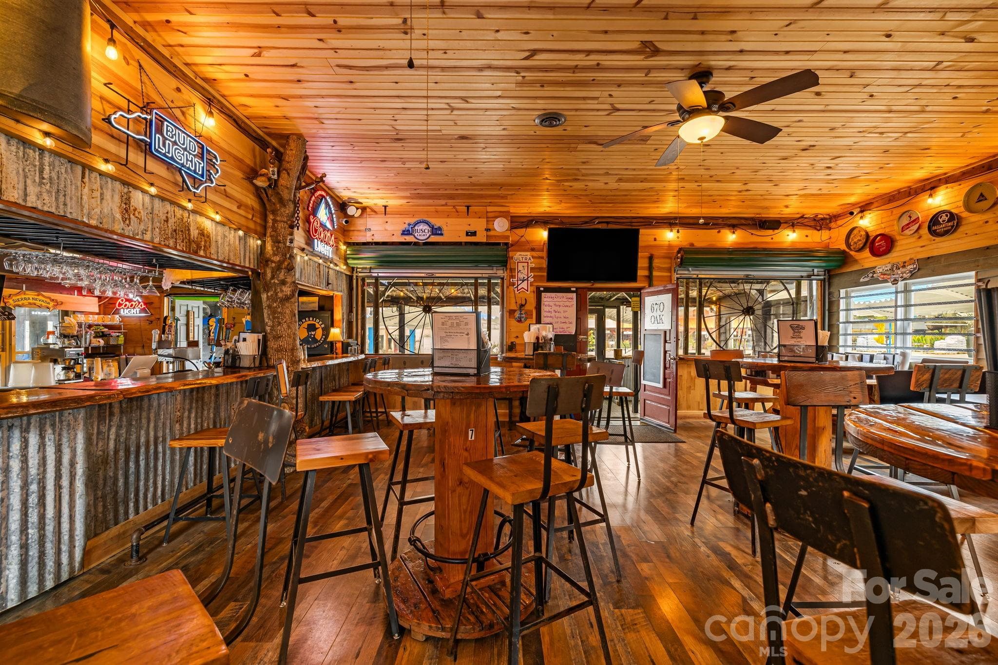 Food/Beverage at 670 Oak Avenue, Spruce Pine, photo 15 of 47